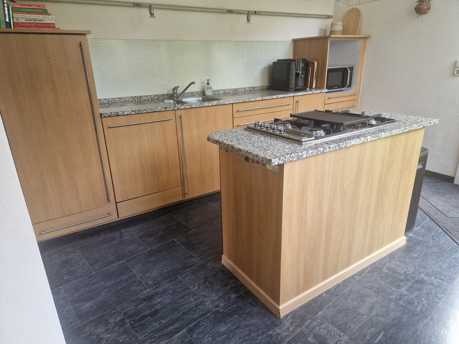 Complete keuken met kookeiland en inbouwapparatuur, Ophalen, Gebruikt, Bruin, Graniet of Steen