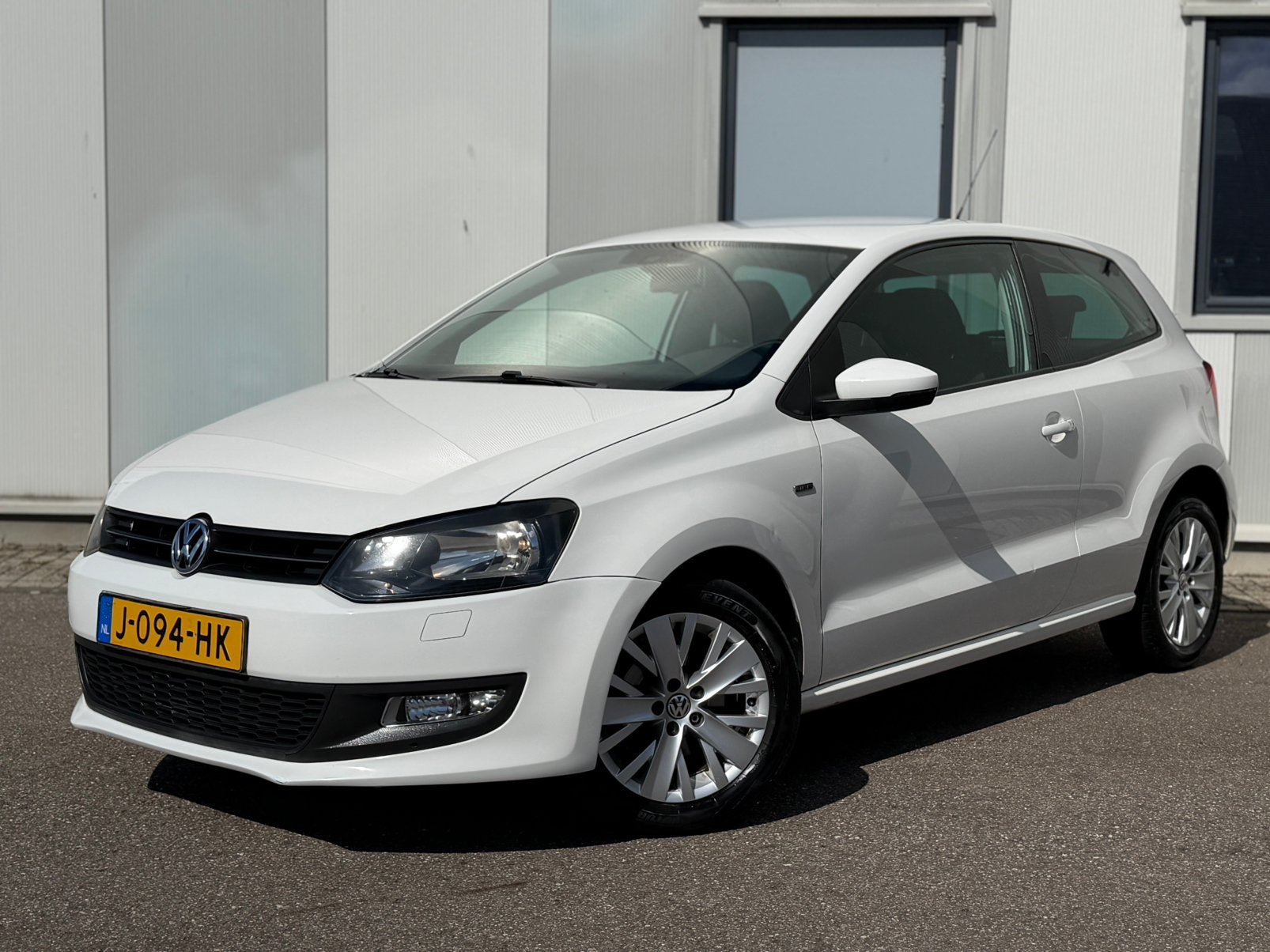 Volkswagen Polo 1.2i Life Navi Bluetooth PDC Clima NW APK!, Voorwielaandrijving, Euro 5, 1198 cc, Wit