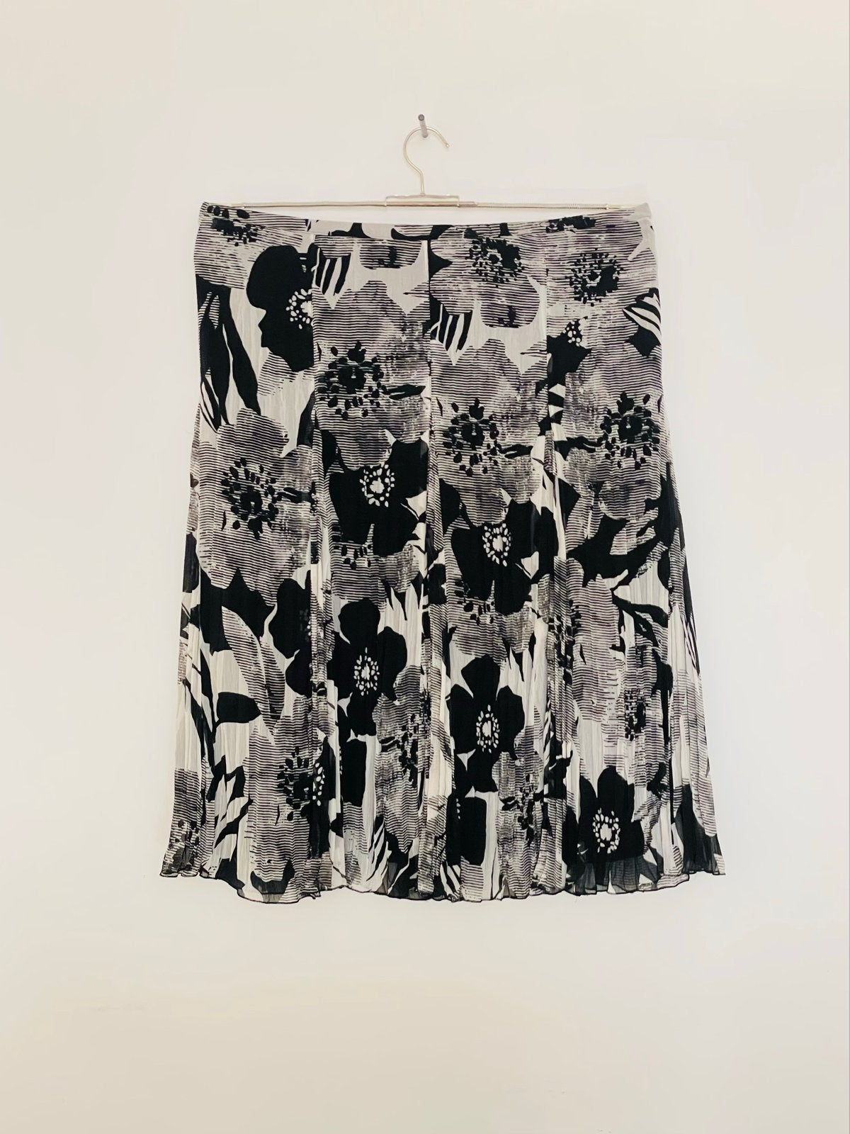 Basler Zwart-witte geplooide rok met bloemenprint mt 46, Meerkleurig, Maat 46/48 (XL) of groter, Ophalen of Verzenden, Gedragen