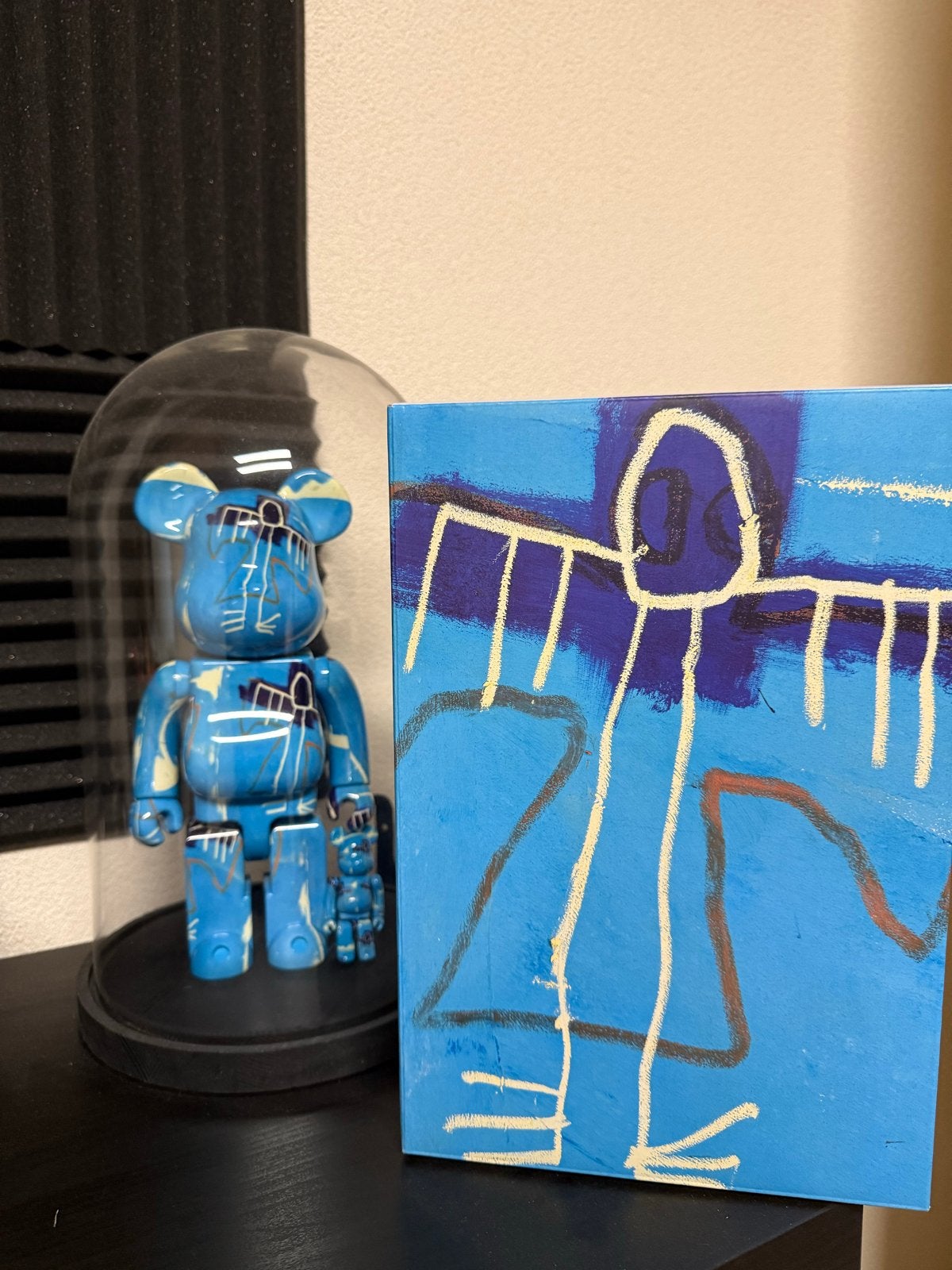 Jean-Michel Basquiat Bearbrick Blue Angel, Figuren, Kunststof, Achter glas, Ophalen of Verzenden