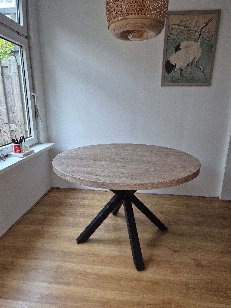 Ronde eettafel 120 cm – houtlook – zwart metalen spinpoot, Ophalen, Rond, Zo goed als nieuw, Vier personen