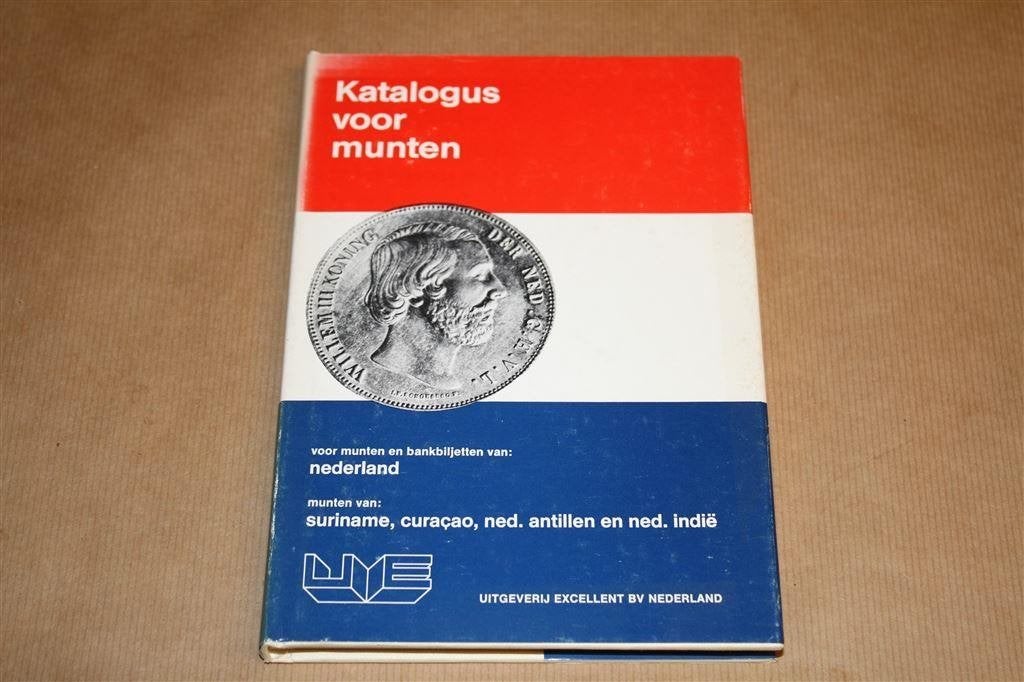Boek. Katalogus voor munten 1982., Ophalen of Verzenden, Boek of Naslagwerk