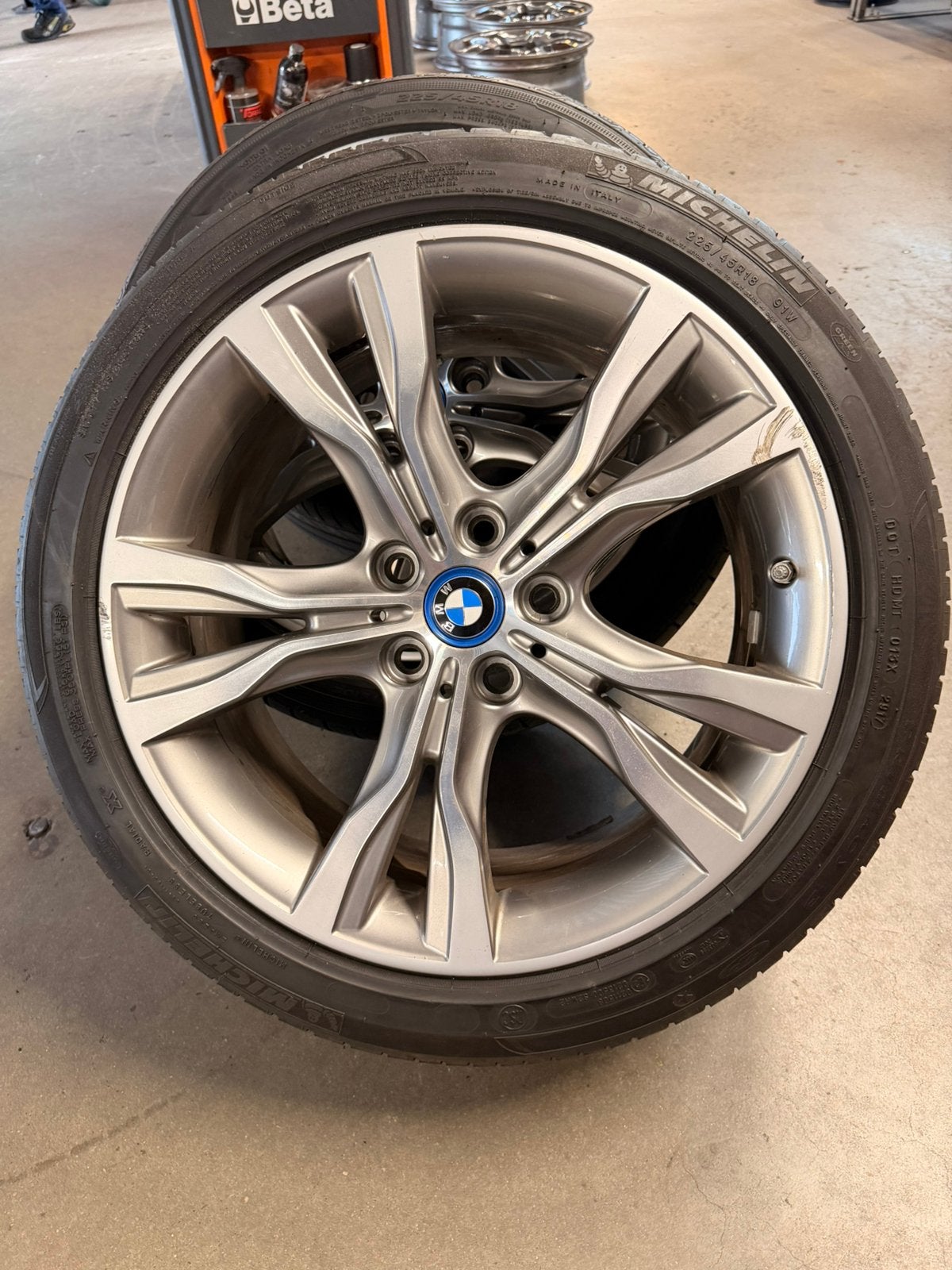 Gebruikt set orginele bmw 2 active tourer met sensoren, Auto-onderdelen, Banden en Velgen, Ophalen, 18 inch, Banden en Velgen