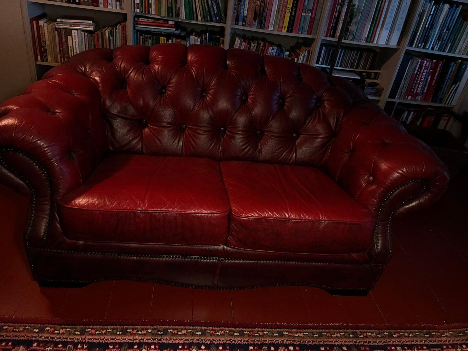 Chesterfield 2 zits, Huis en Inrichting, Ophalen, Zo goed als nieuw