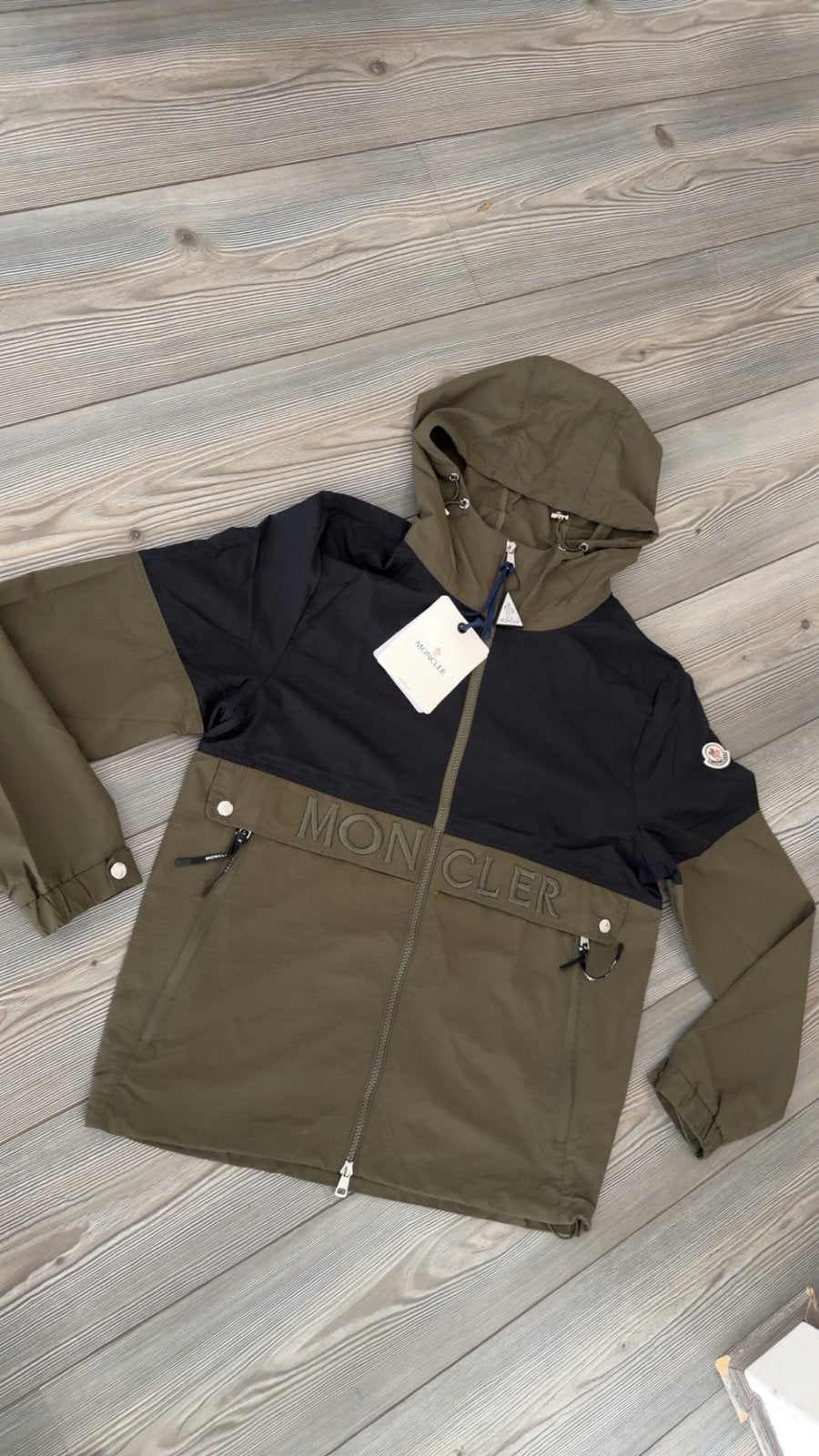 Moncler Windbreaker nieuw groen zwart maat L valt als M, Ophalen of Verzenden, Nieuw, Maat 52/54 (L), Groen