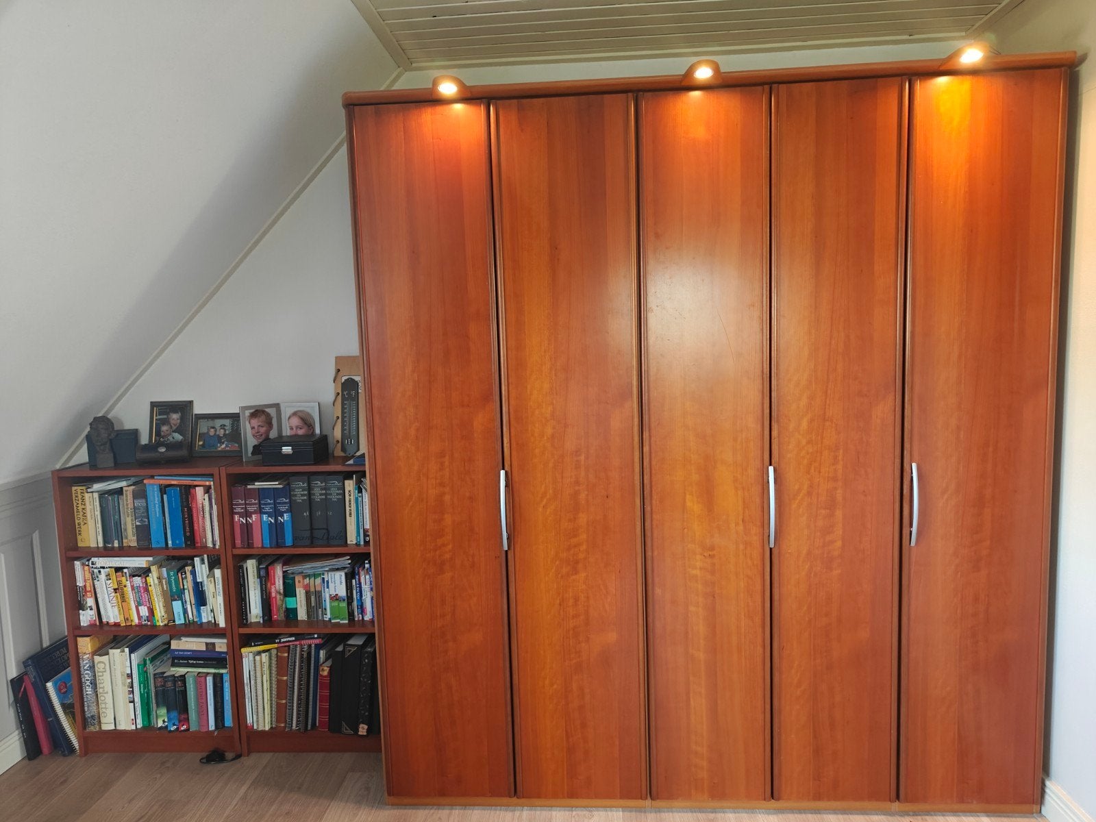 Grote Kledingkast (kleur kersen) met optionele Boekenkasten, Huis en Inrichting, Ophalen, Met deur(en), Gebruikt, 200 cm of meer
