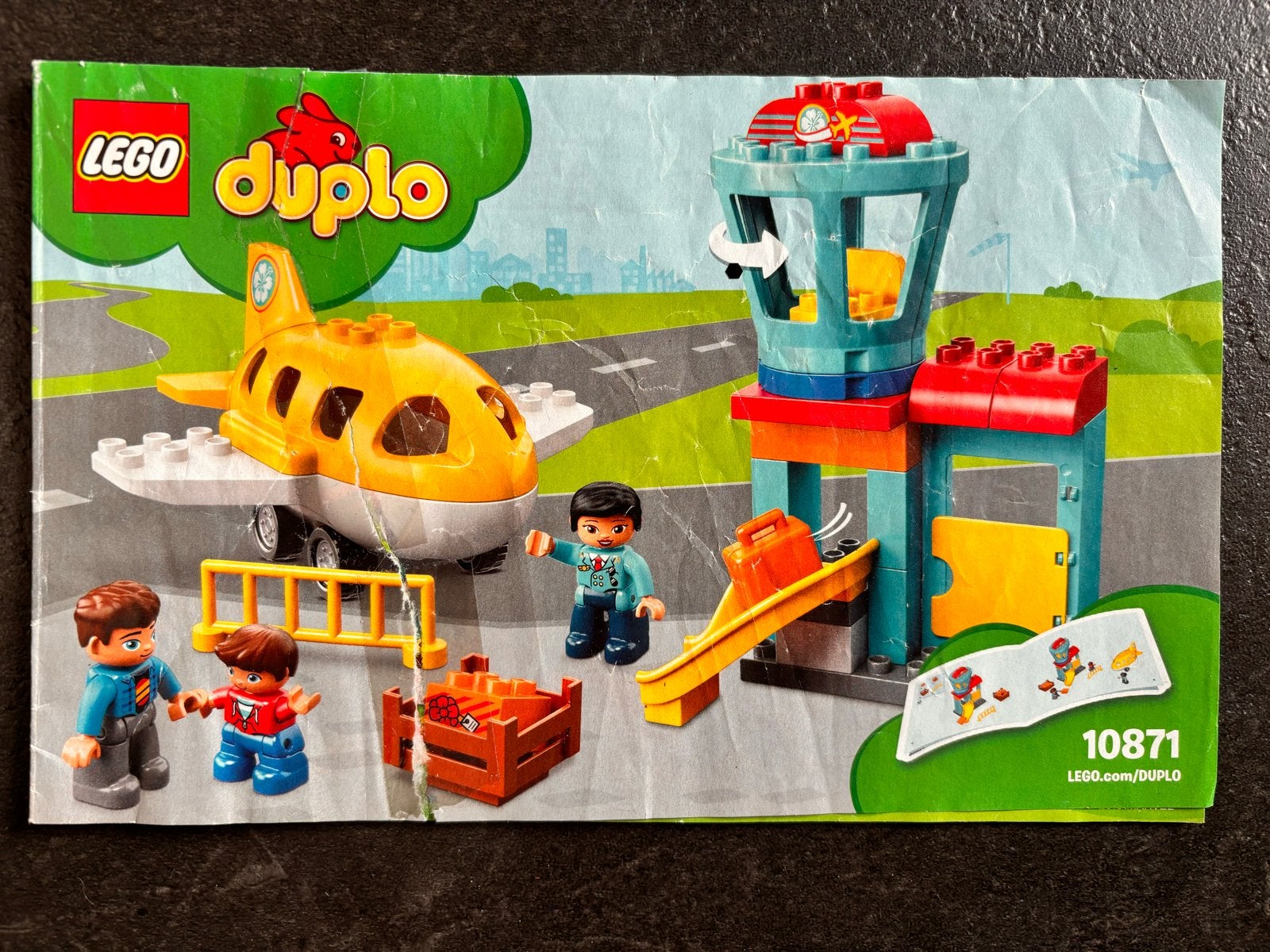 Lego Duplo Vliegveld 10871 met vliegtuig en figuren, Kinderen en Baby's, Overige thema's, Ophalen of Verzenden, Zo goed als nieuw