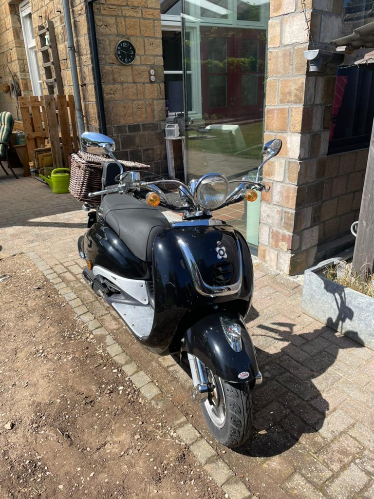 AGM scooter met windscherm en mandje, Ophalen, Gebruikt, Benzine, Overige merken