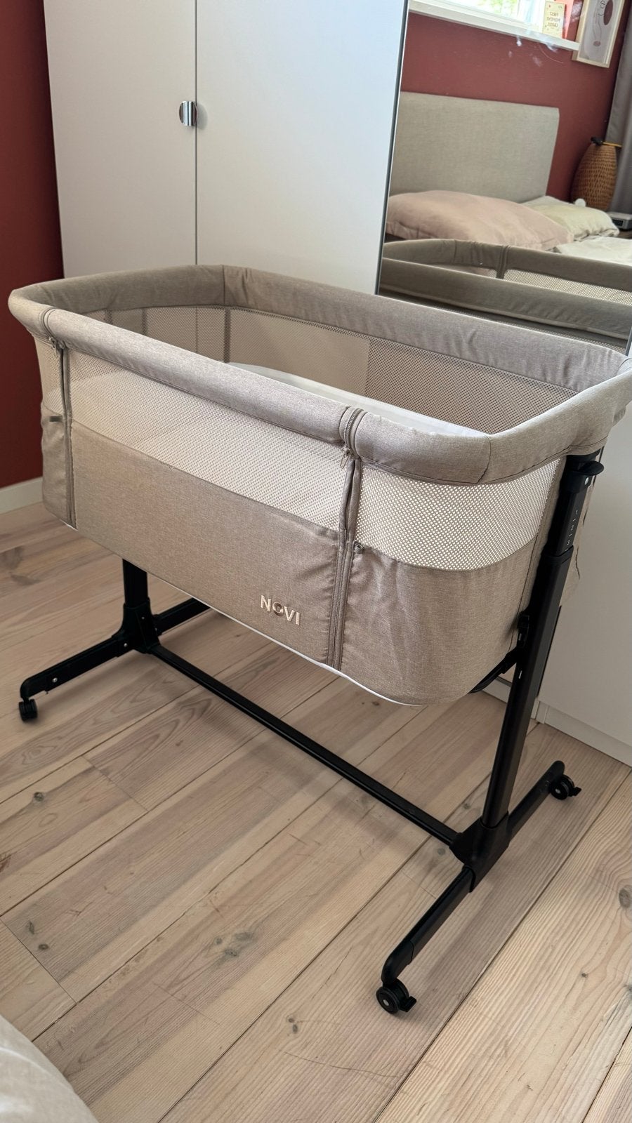 Novi Amy Air Co-sleeper - Zo goed als nieuw, Ophalen, Zo goed als nieuw, Wieg