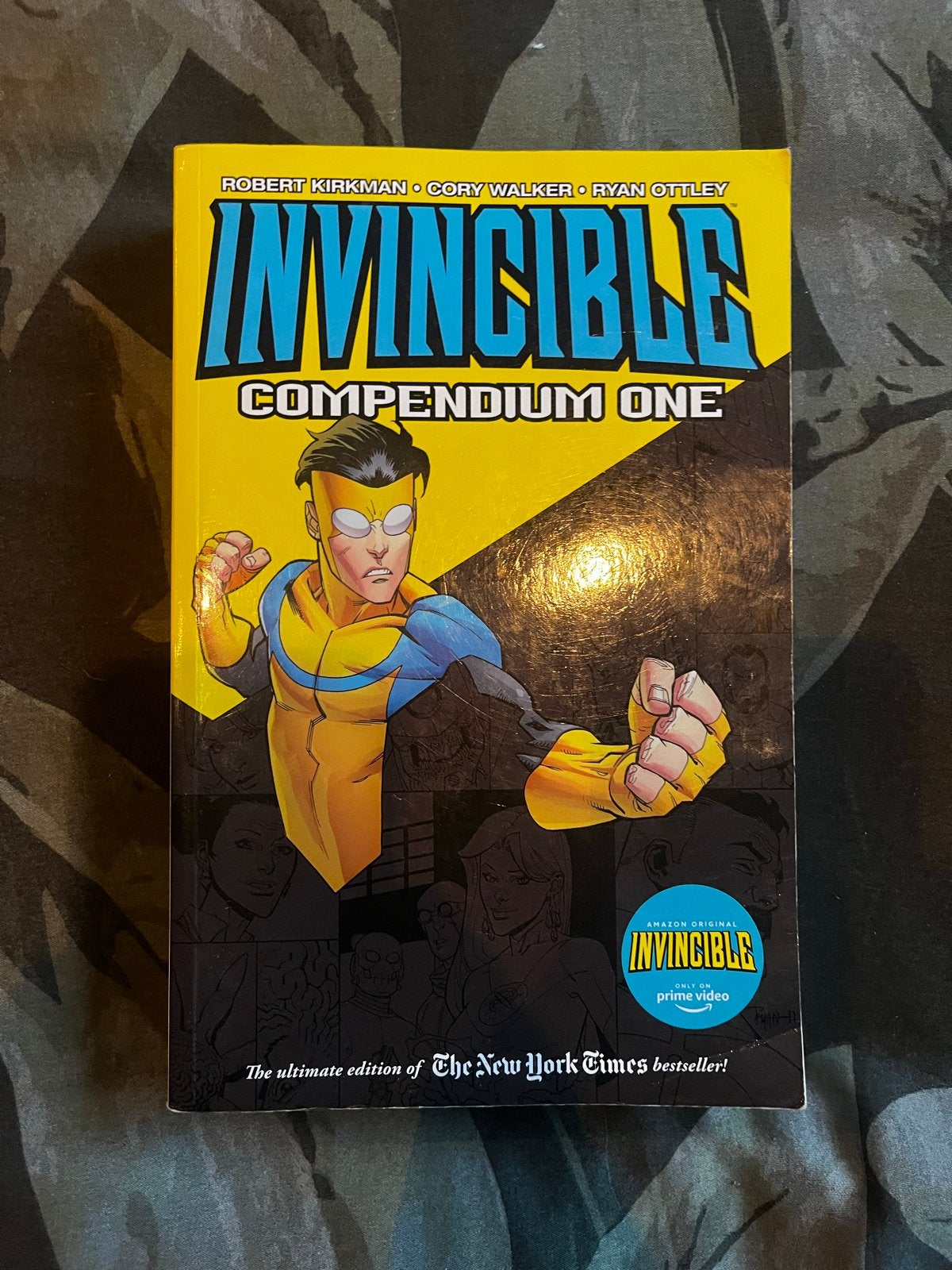 Invincible Compendium 1 (Engels) - Issues 0-47, Complete serie of reeks, Ophalen of Verzenden, Zo goed als nieuw
