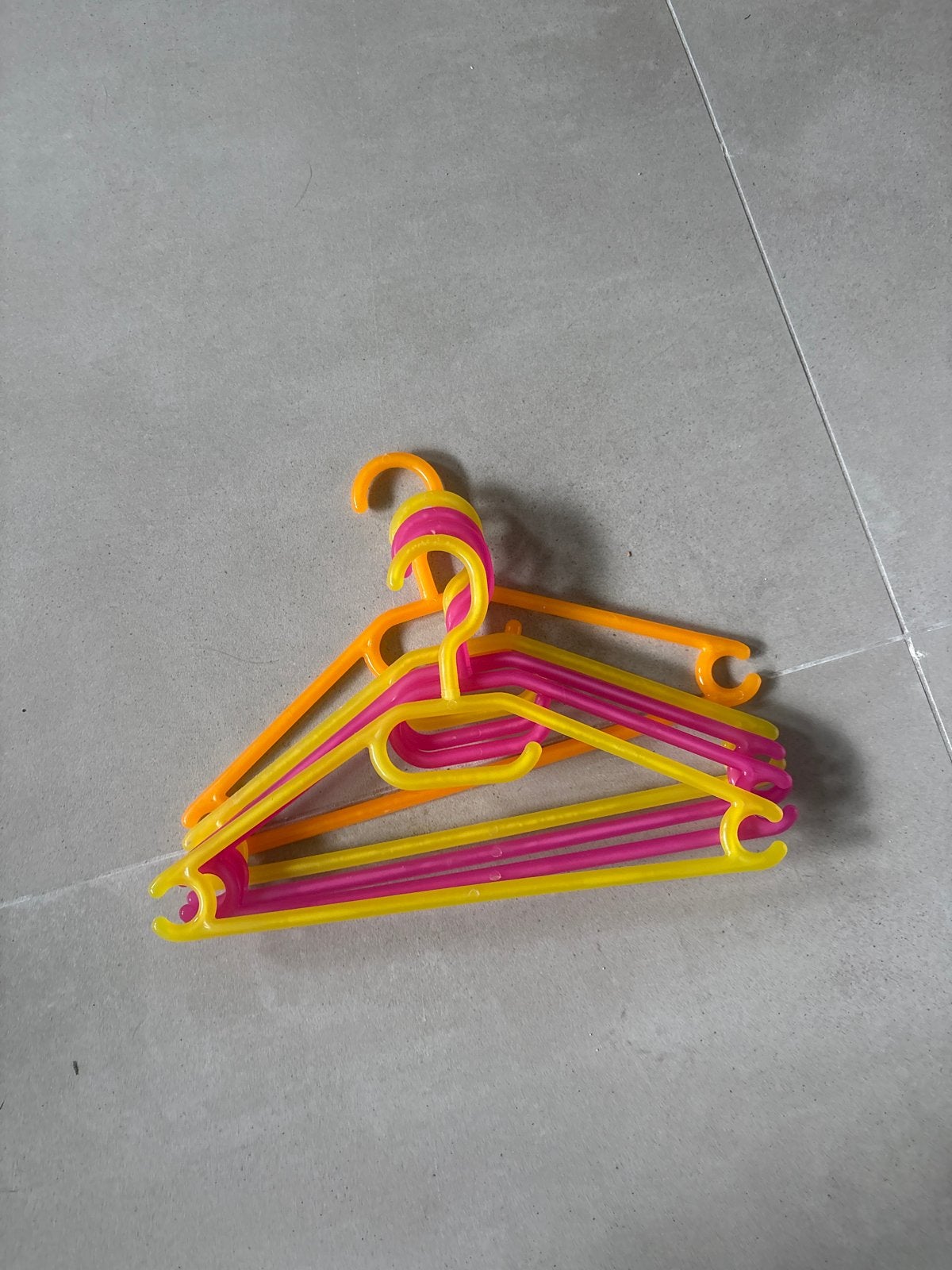 Kleurrijke Kinderkleerhangers - Set van 6, Ophalen of Verzenden, Gebruikt, Kunststof, Kinderen