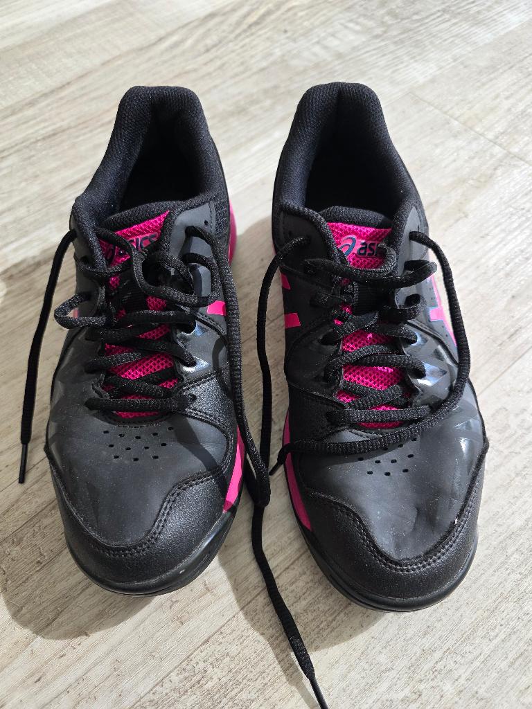 Asics hockey of korfbalschoenen maat 39, Ophalen of Verzenden, Gebruikt, Schoenen