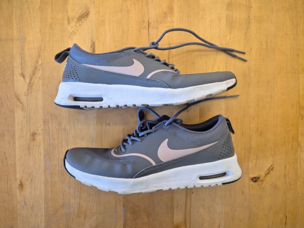 Nike air max thea sneakers, Kleding | Dames, Nike, Ophalen of Verzenden, Sneakers of Gympen, Grijs