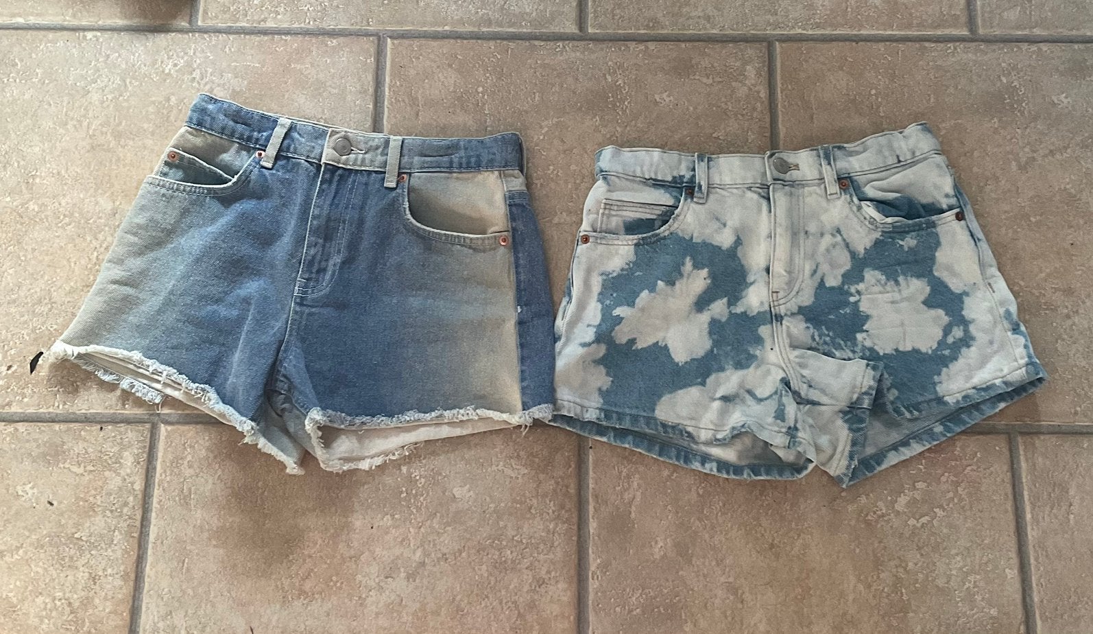 2 spijkershortjes, Kleding | Dames, Spijkerbroeken en Jeans, Ophalen, Zo goed als nieuw, Blauw, W28 - W29 (confectie 36)