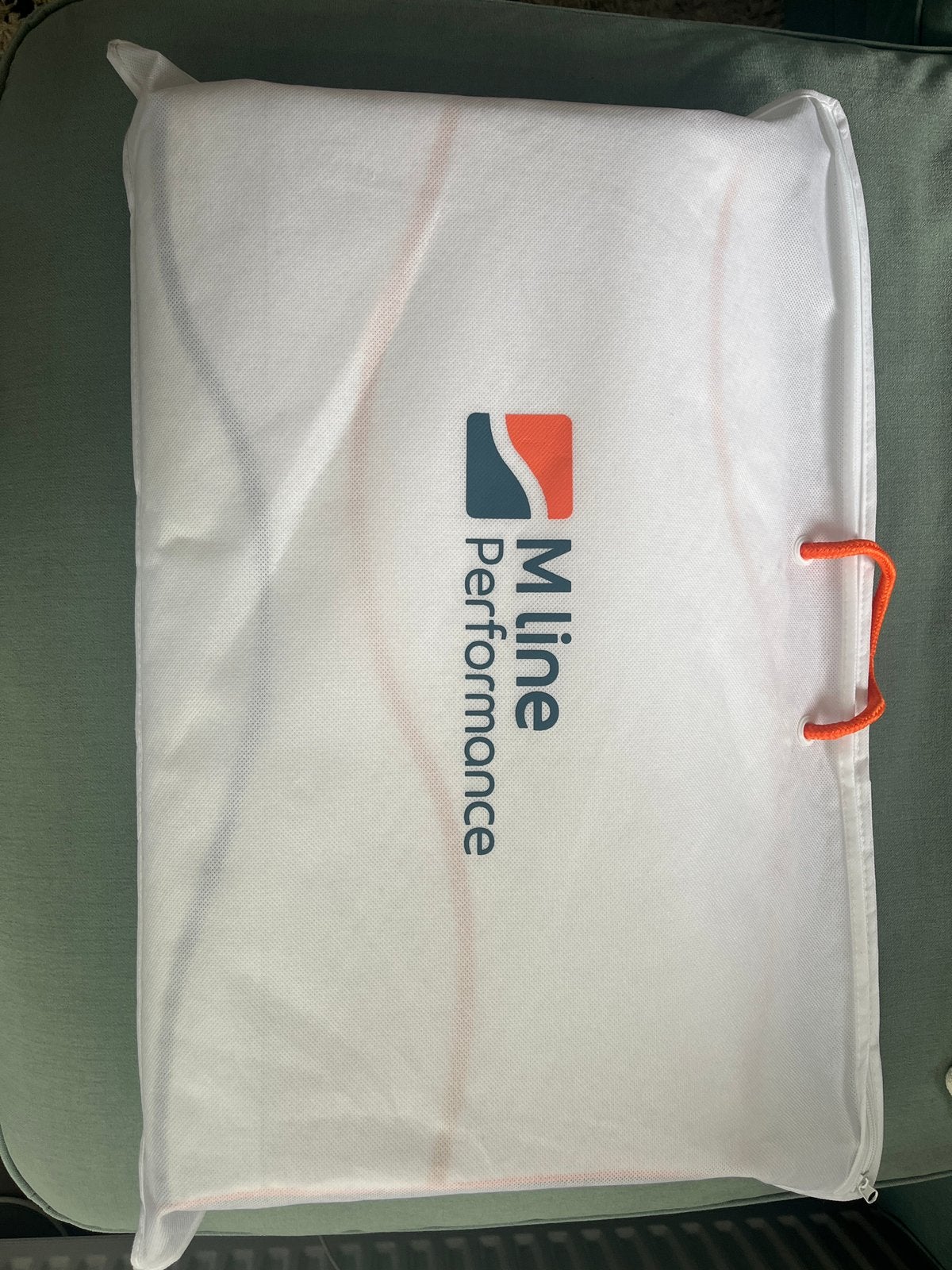 M line Pillow You Oranje - 11 cm (Zijslaper) z.g.a.n. + bon, Eenpersoons, Wit, Ophalen of Verzenden, Zo goed als nieuw
