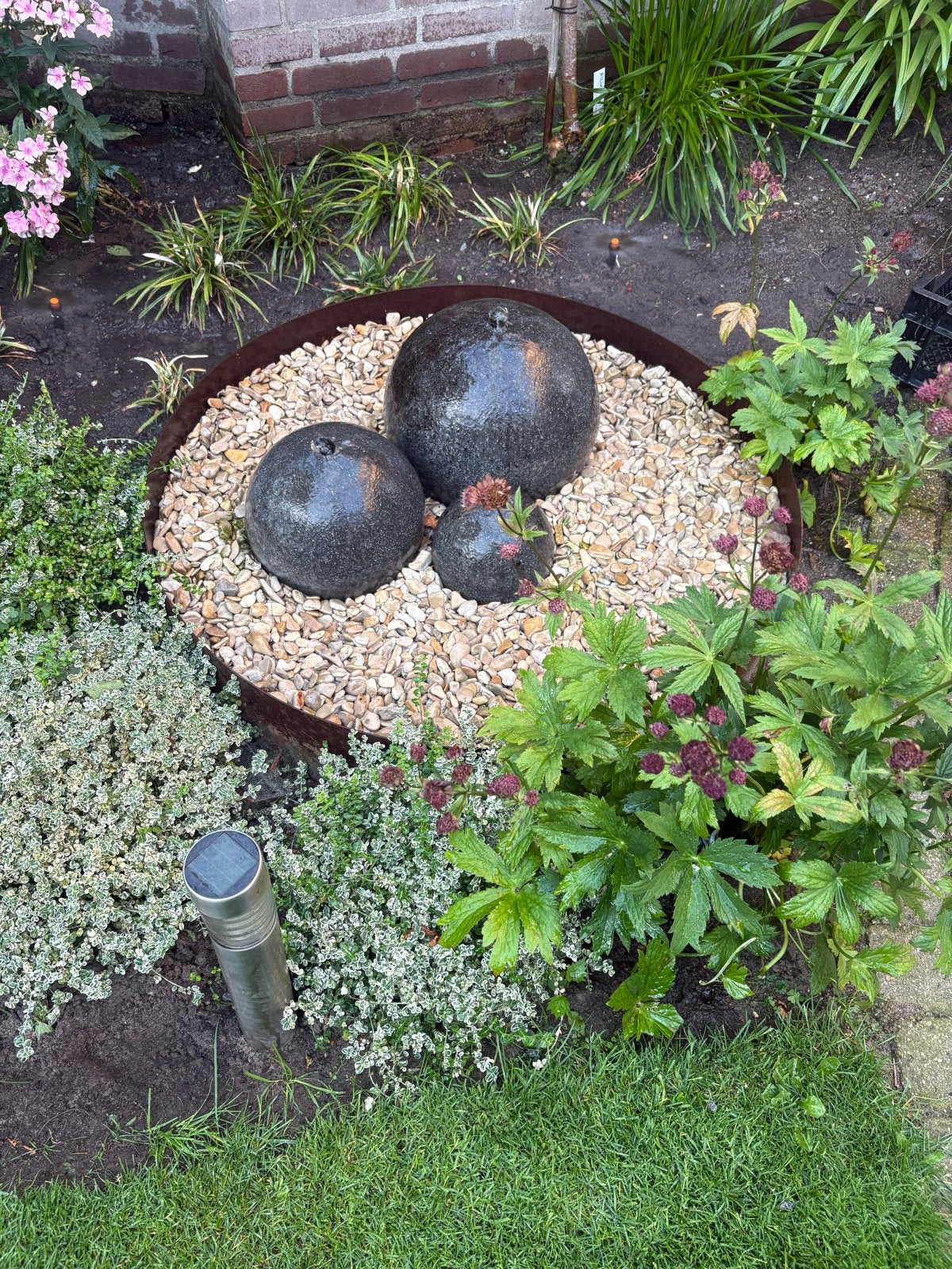Waterornament met pomp, bak en grind - Compleet!, Ophalen of Verzenden, Gebruikt, Graniet, Waterornament