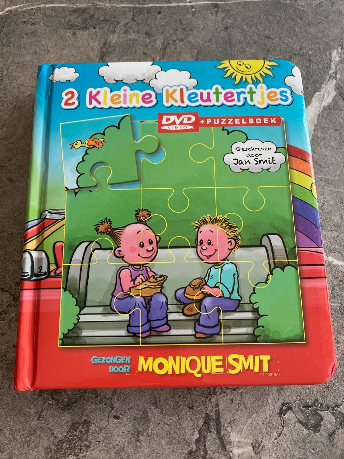 2 kleine kleutertjes puzzelboek & DVD( voor 0 t/m 4 jaar), Ophalen of Verzenden, Zo goed als nieuw