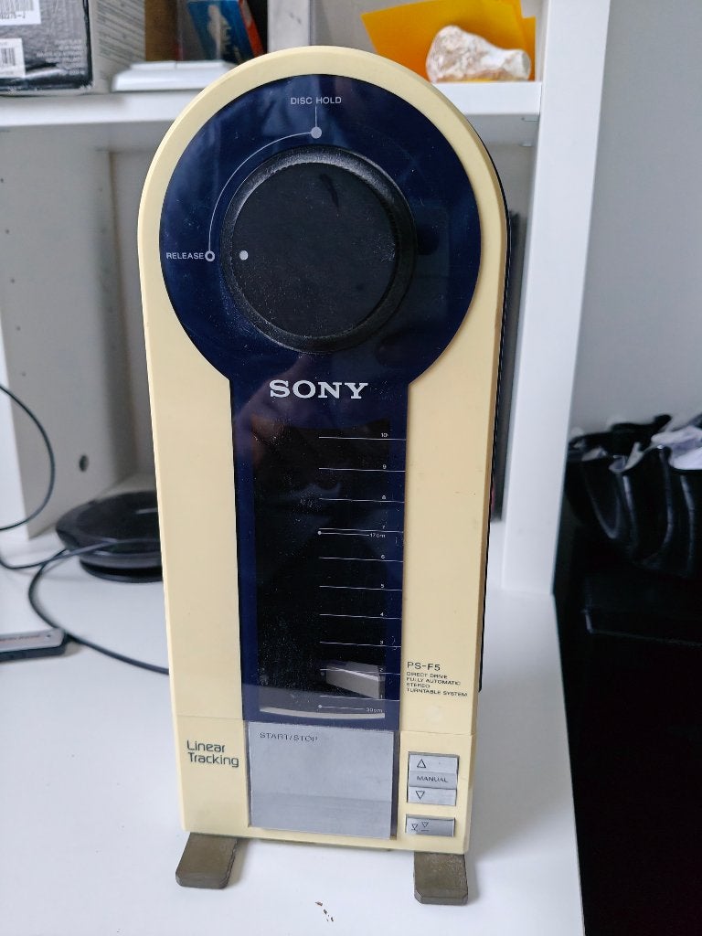 Gezocht: Sony PS-F9 of PS-F5 flamingo draagbare platenspeler, Ophalen of Verzenden, Sony