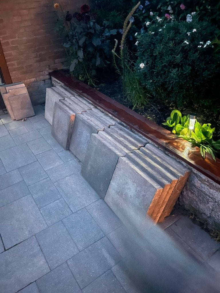 Gratis: 4 m2 Betontegels- 40x40 cm (6cm dik), Ophalen, Gebruikt, Minder dan 5 m², Beton