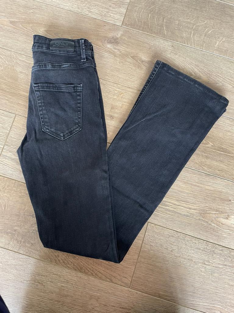 Only Blush flared jeans grijs zwart maat 34 als nieuw, Ophalen of Verzenden, Zo goed als nieuw, Grijs, W27 (confectie 34) of kleiner