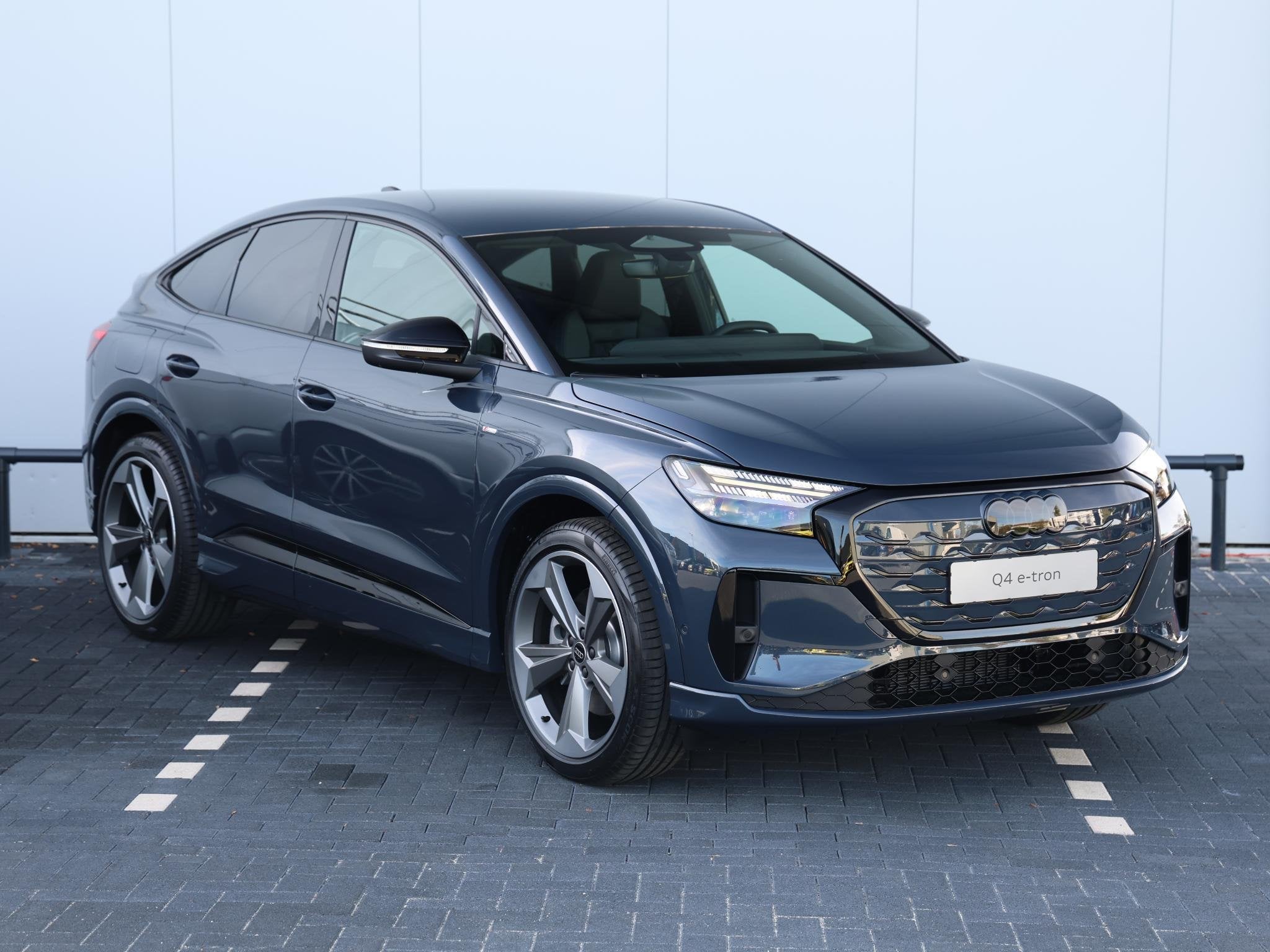Audi Q4 Sportback S edition e-tron 45 82 kWh 286pk | 21" lic, Automaat, Achterwielaandrijving, 510 min, Zwart