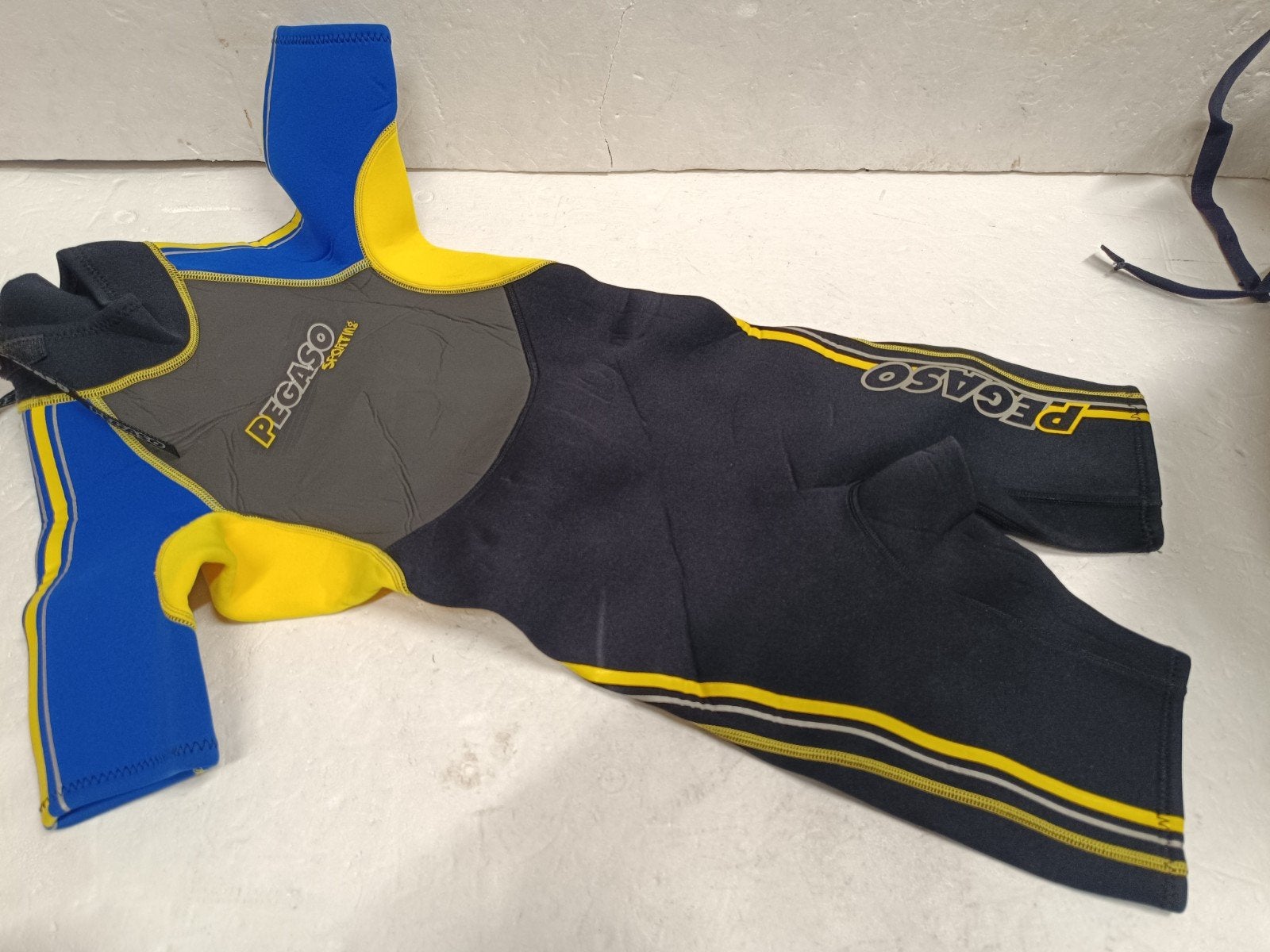 Pegaso wetsuit kinder maat S - 3mm izgst, Wetsuit, Kind, Ophalen of Verzenden, Zo goed als nieuw