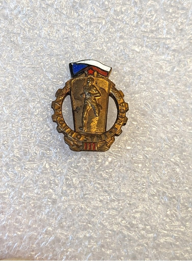 Deels emaille sport brochespeld vikonnosti trida, Verzamelen, Speldjes, Pins en Buttons, Ophalen of Verzenden, Gebruikt, Overige onderwerpen