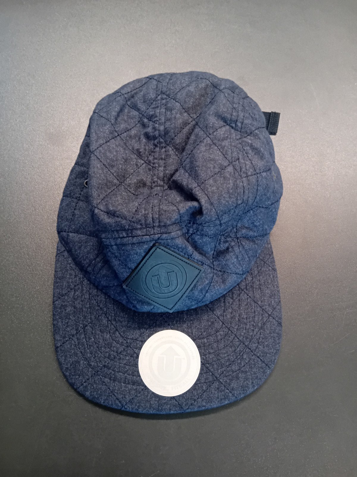 Stijlvolle gewatteerde pet met logo, Ophalen, Onbekend, One size fits all, Pet