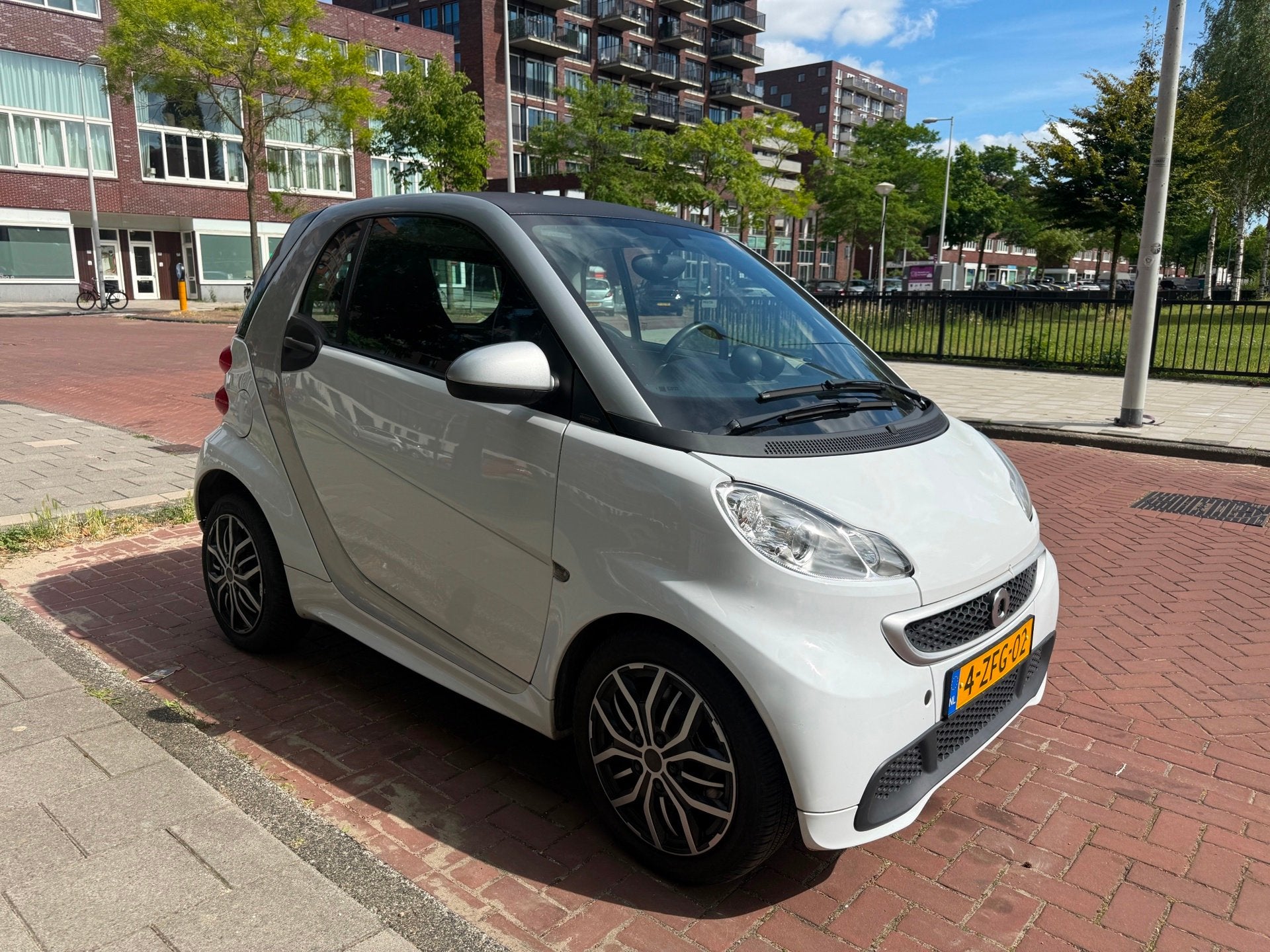 Smart Fortwo coupé Electric drive 18 kWh Brabus, Auto's, Smart, Automaat, Achterwielaandrijving, Wit, 48 pk