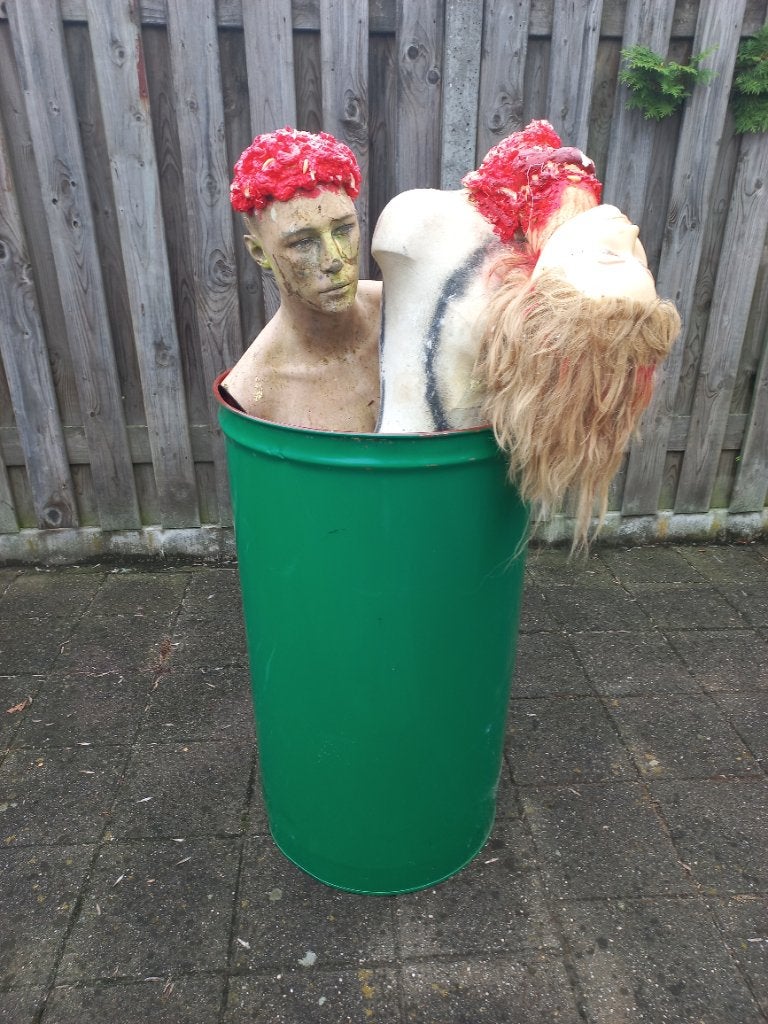 Halloween ton met torso, Ophalen, Gebruikt, Versiering, Halloween of Griezel