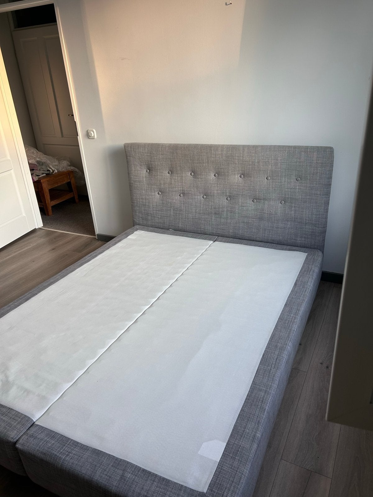 Lichtgrijze IKEA boxspring 160cm met topper, Ophalen, Gebruikt, Tweepersoons, 200 cm