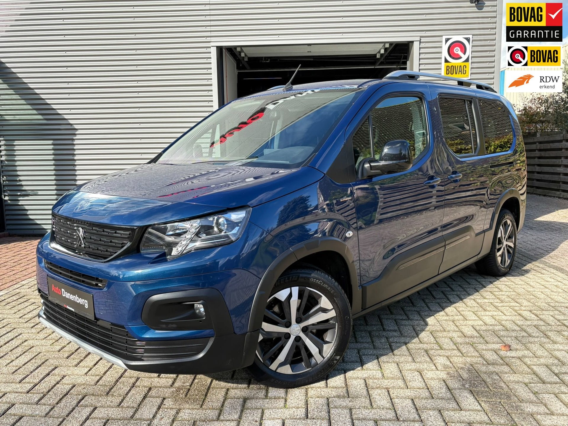 Peugeot Rifter Long 1.2 Puretech Long GT-Line 7p AUTOMAAT, Auto's, Dealer onderhouden, Stof, 1250 kg, Zwart