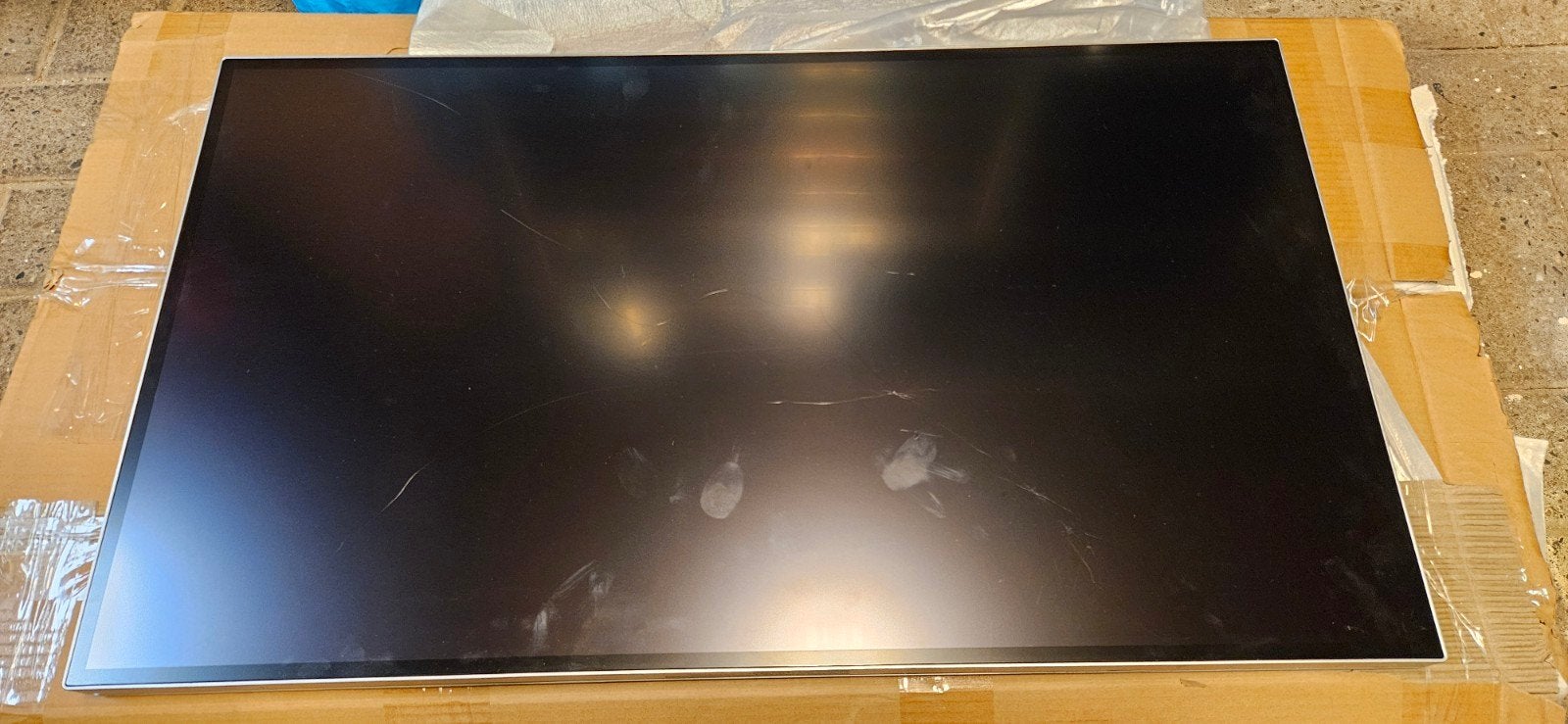 LG UltraFine 32U990A-S monitor met barst in scherm, Computers en Software, IPS, Ophalen of Verzenden, Ultra HD (4K), Niet werkend
