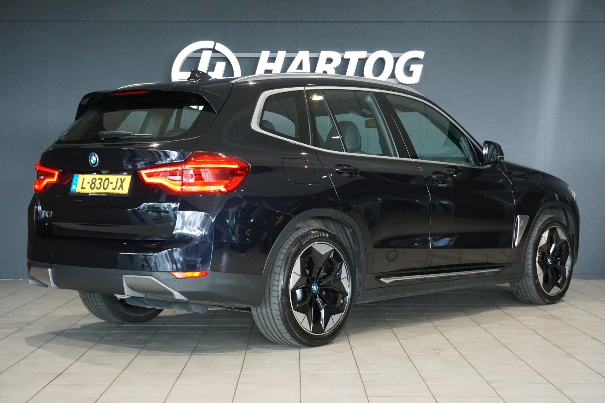 BMW iX3 High Executive 80 kWh + PANO / TREKHAAK / 360 CAMERA, Automaat, Automatische klimaatregeling, Achterwielaandrijving, Gebruikt