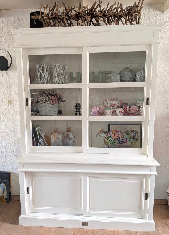Foto 2 van Witte buffetkast/vitrinekast met schuifdeuren