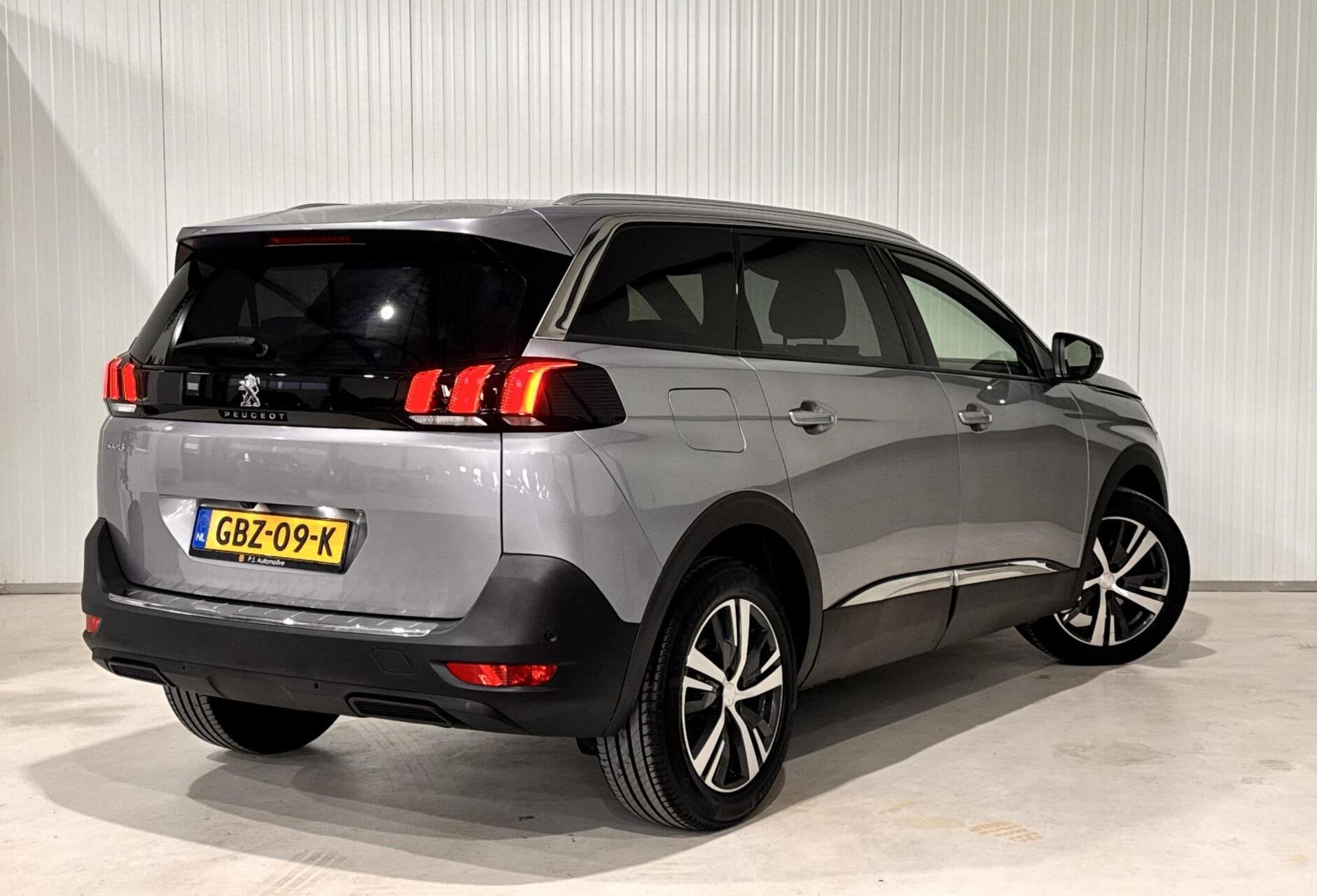 Peugeot 5008 1.2 PureTech Active Pack Business|360 CAMERA|7P, Voorwielaandrijving, 15 km/l, Gebruikt, Euro 6