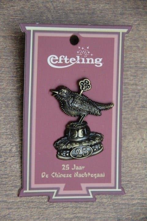 efteling pin  25 jaar Chinese nachtegaal, Ophalen of Verzenden, Zo goed als nieuw, Button of Speldje