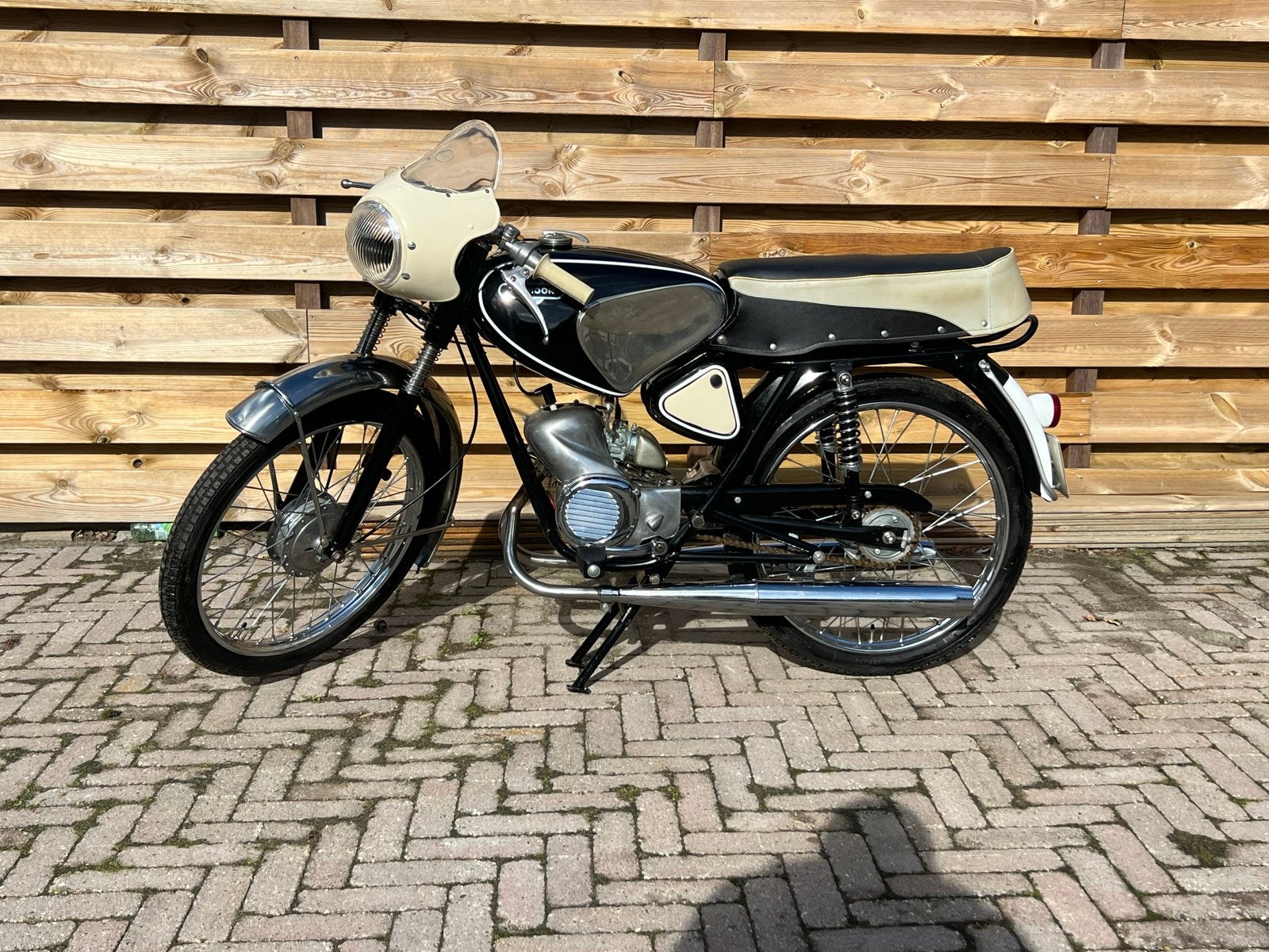 Typhoon super sport, Maximaal 45 km/u, 50 cc, 3 versnellingen, Ophalen