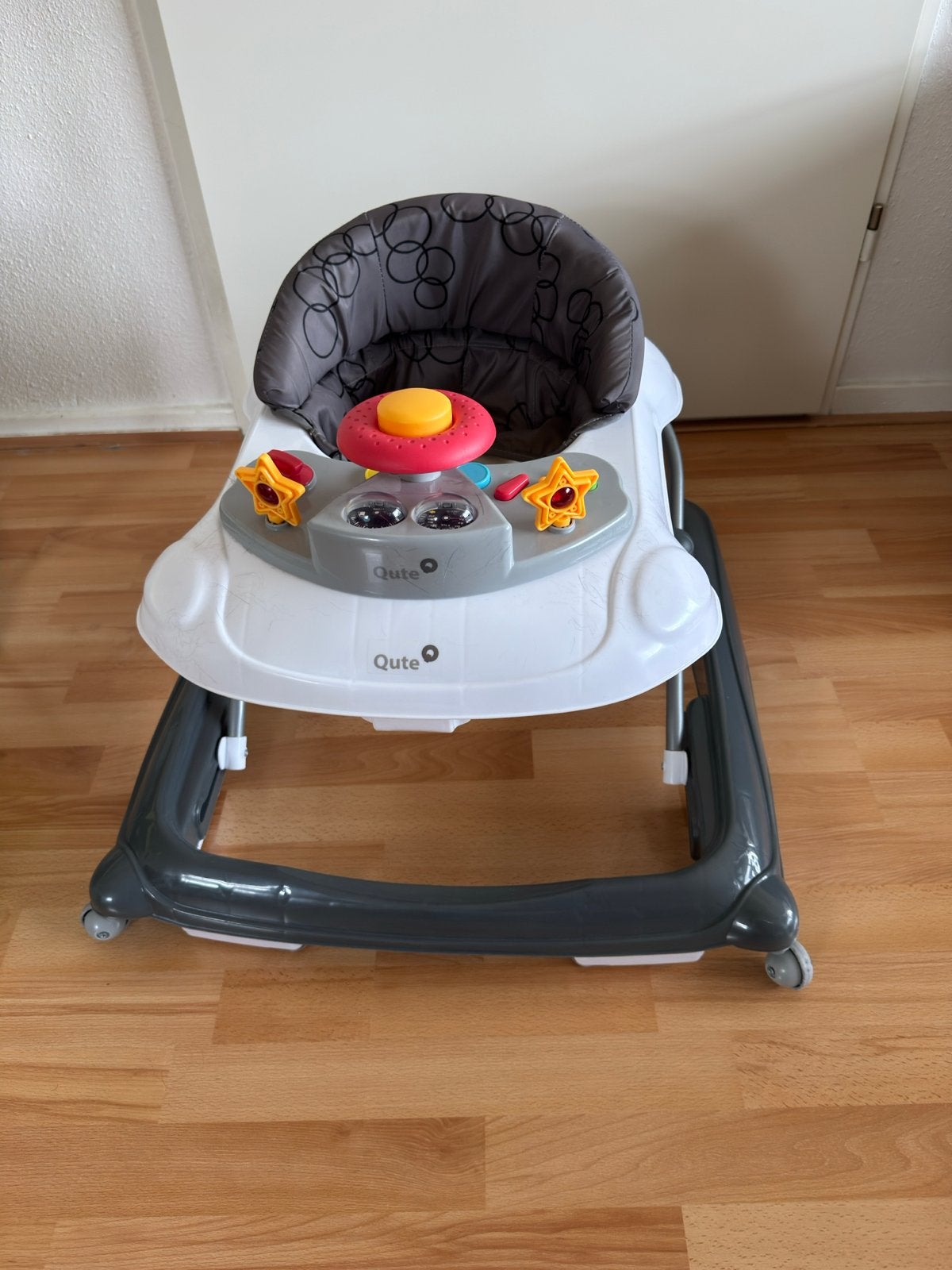 Qute Loopstoel - Zo goed als nieuw, Kinderen en Baby's, Ophalen, Zo goed als nieuw
