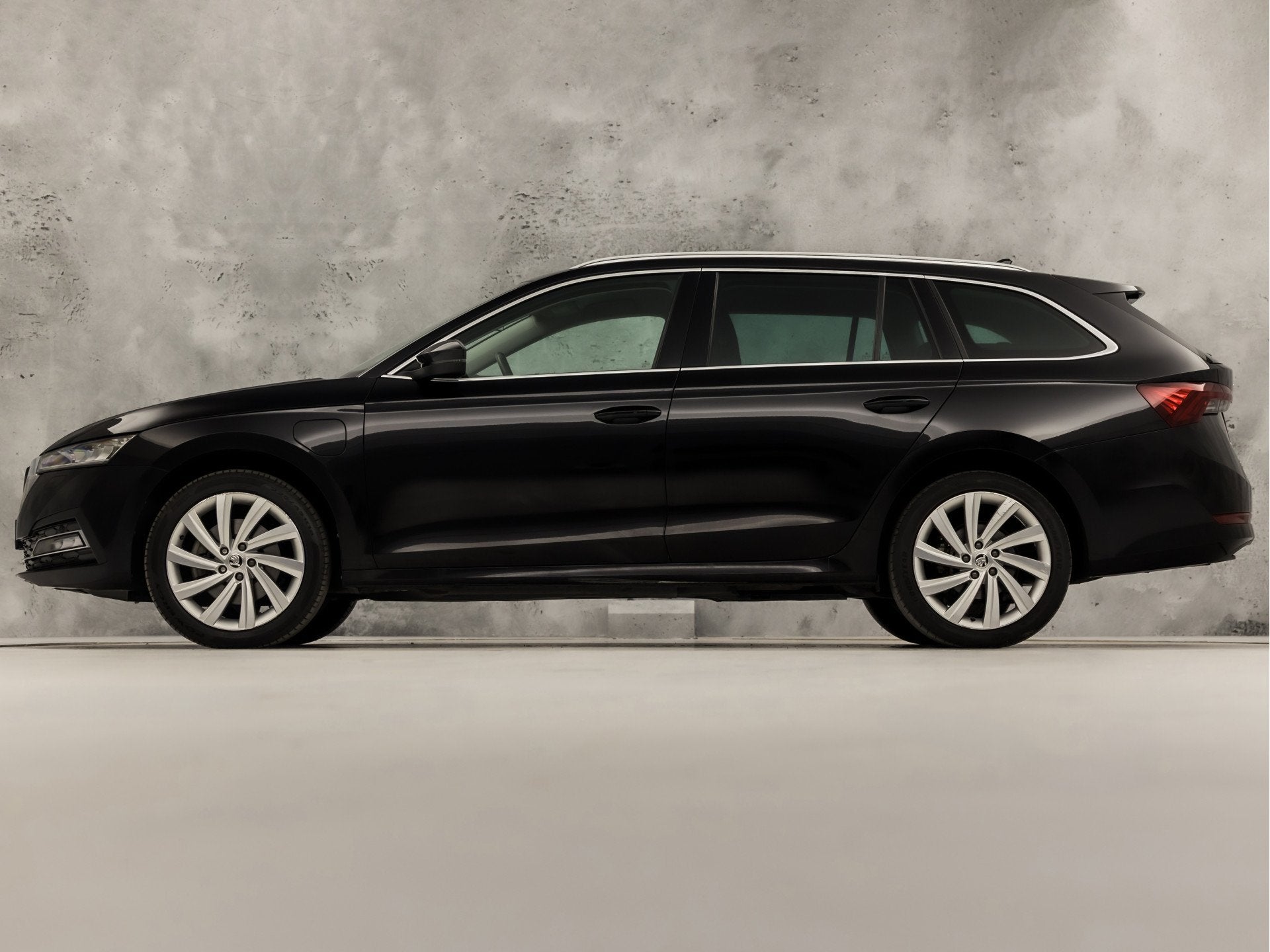 Skoda Octavia Combi 1.4 TSI iV PHEV Sport 218Pk Automaat (VI, Auto's, 12 maanden, Stof, Gebruikt, Zwart