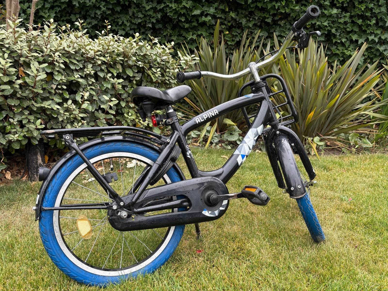 Alpina kinderfiets 18 inch met blauwe banden, Fietsen en Brommers, Fietsen | Kinderfietsjes, Ophalen, Gebruikt, Terugtraprem, 16 tot 20 inch