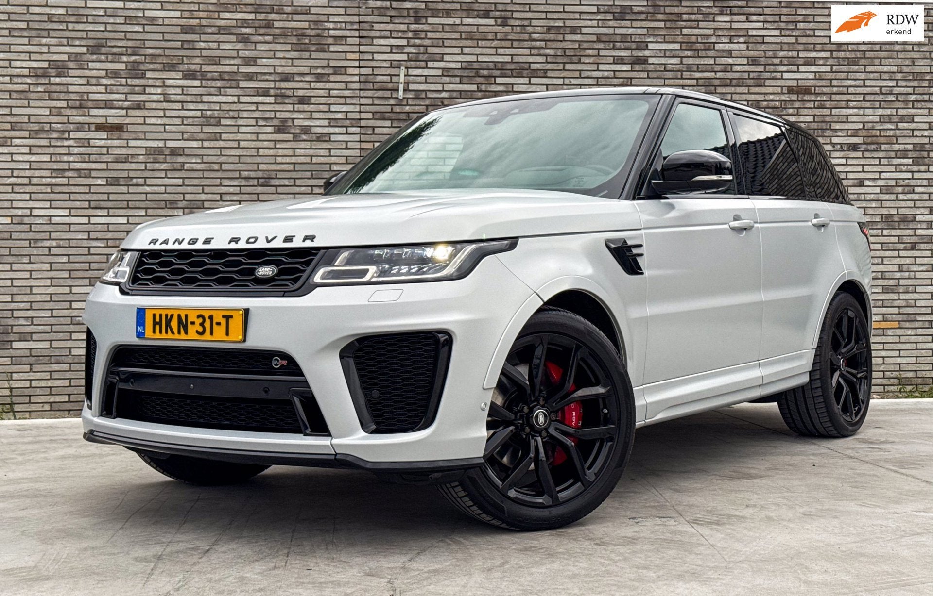 Land Rover RANGE ROVER SPORT 5.0 V8 SC SVR * MATTE SILVER SV, Auto's, Land Rover, Automaat, Gebruikt, 3000 kg, Leder