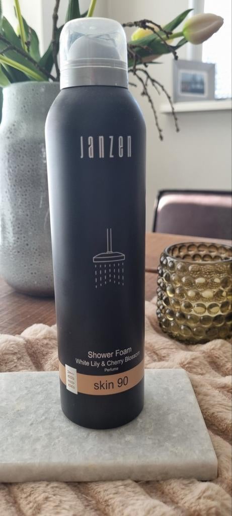 Janzen Shower foam.  Skin 90 White lily & Cherry Blossem., Ophalen of Verzenden, Nieuw, Bad & Douche