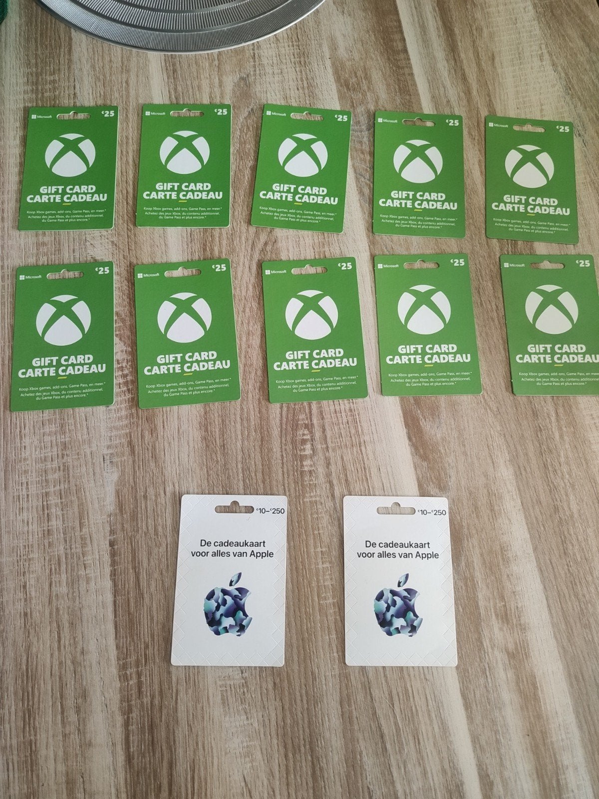 10 x Xbox Gift Cards  en 2 x Apple Gift Cards, Eén persoon, Cadeaubon