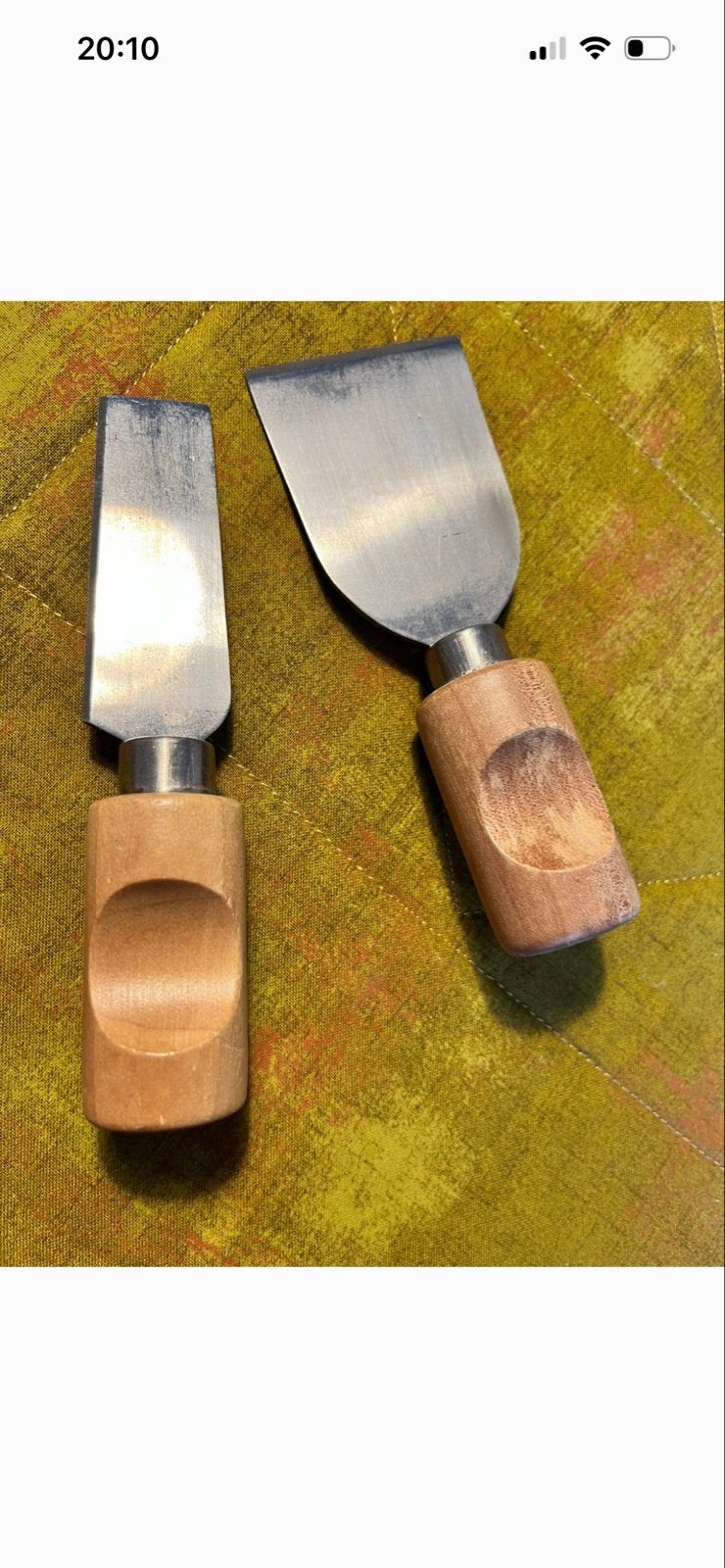 2 Kaasmesjes met houten handvat, Gebruikt, Ophalen of Verzenden, Hout, Los bestek