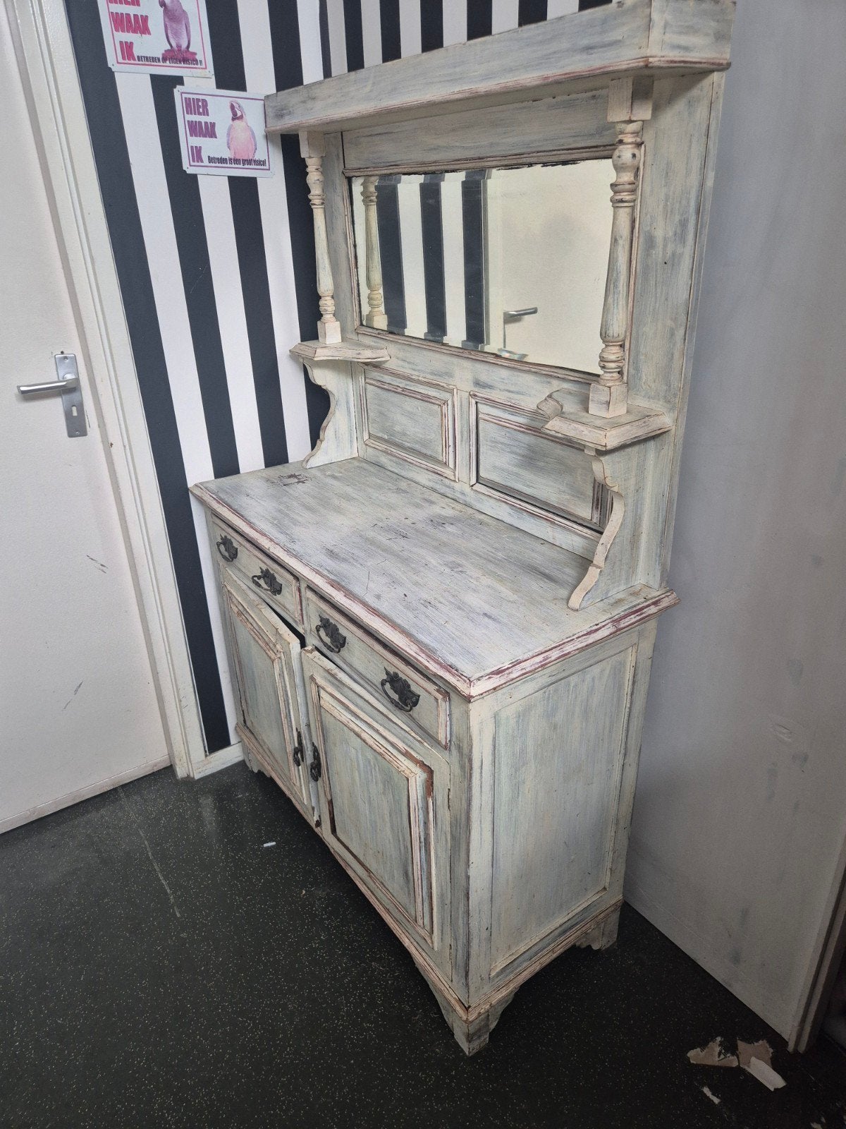 dressoir met spiegel, Ophalen