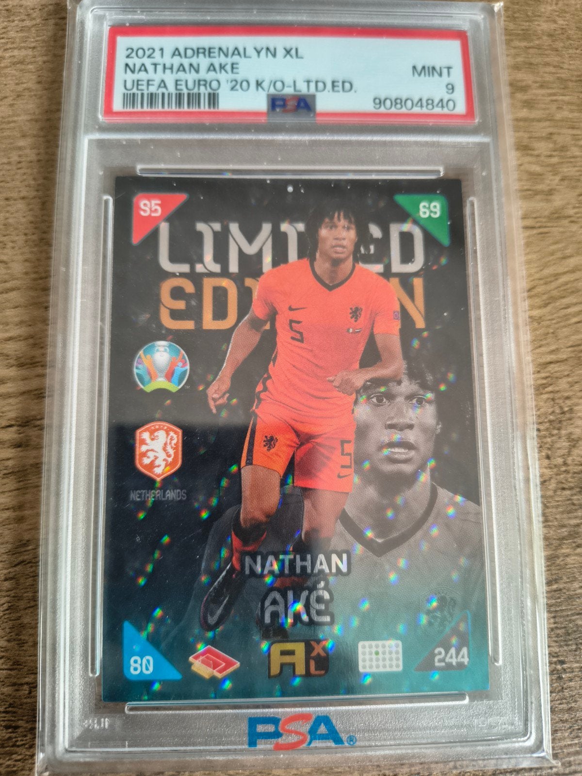 Panini PSA 9 Nathan Ake Kaart Limited Edition, Hobby en Vrije tijd, Stickers en Plaatjes, Ophalen of Verzenden, Nieuw, Plaatje