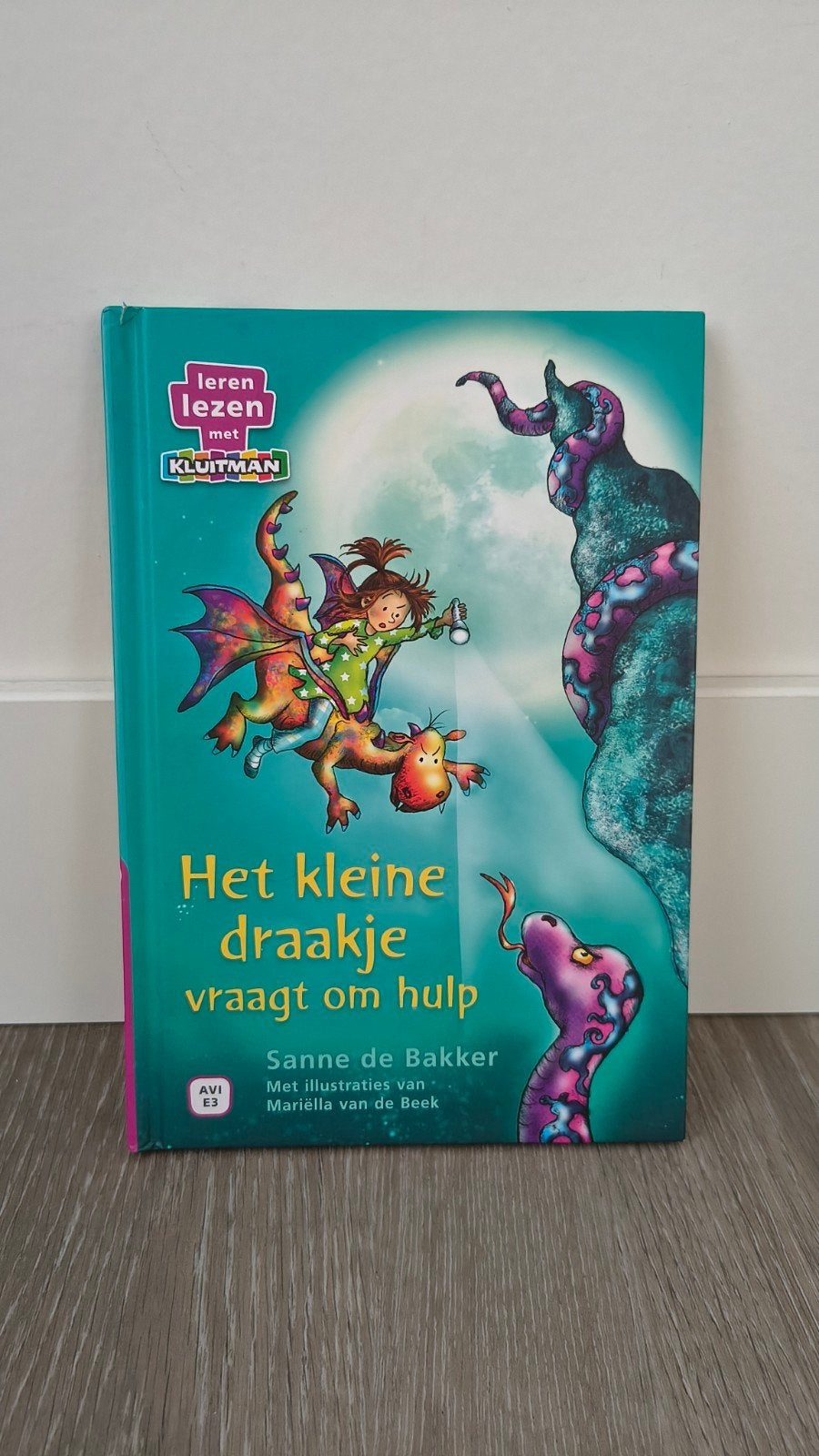 Het kleine draakje vraagt om hulp, Boeken, Kinderboeken | Jeugd | onder 10 jaar, Ophalen of Verzenden, Zo goed als nieuw, Sanne de Bakker