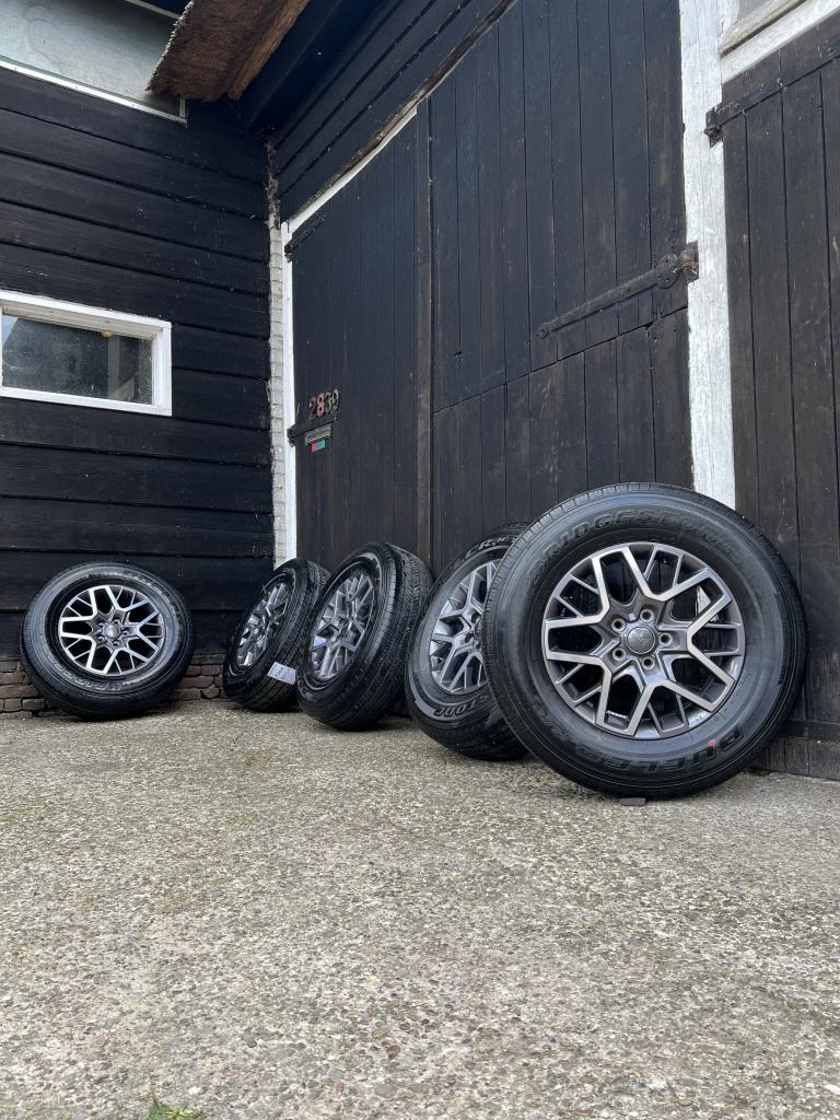 5x originele jeep wrangler velgen 5x127 Bridgestone 18”
