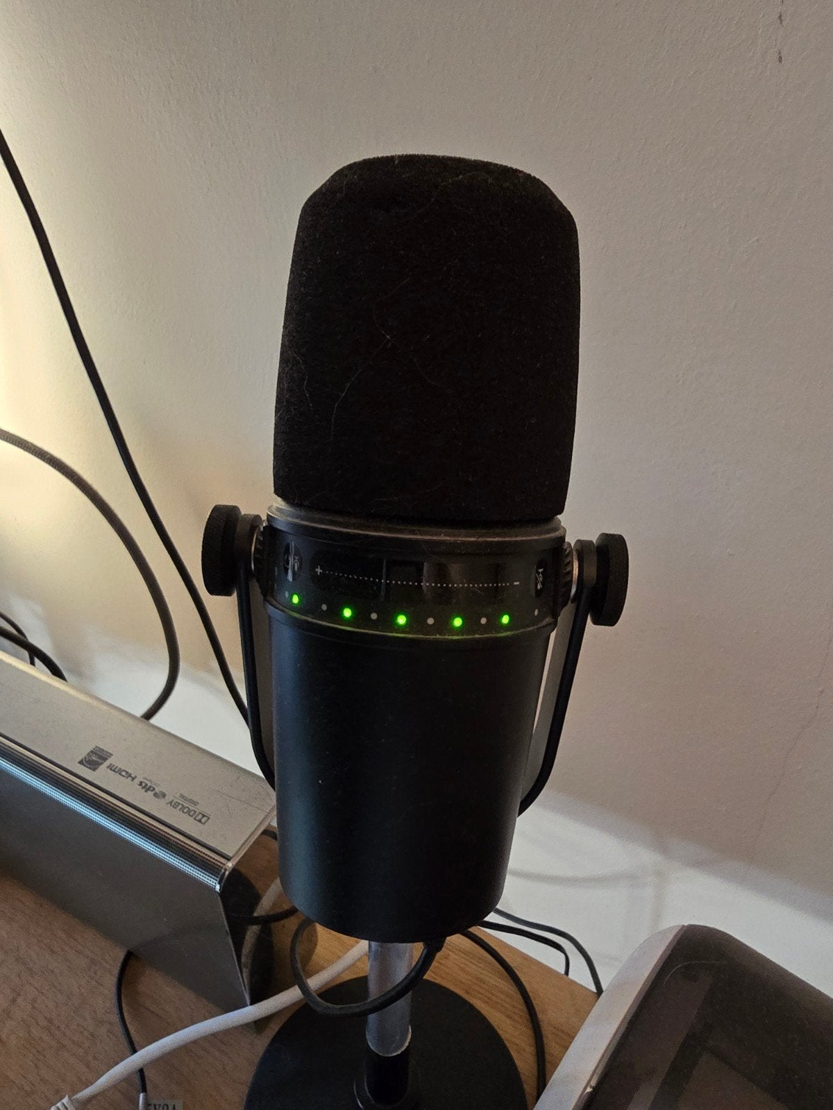 Shure MV7 microfoon zo goed als nieuw, inclusief standaard, Ophalen of Verzenden, Zo goed als nieuw, Studiomicrofoon